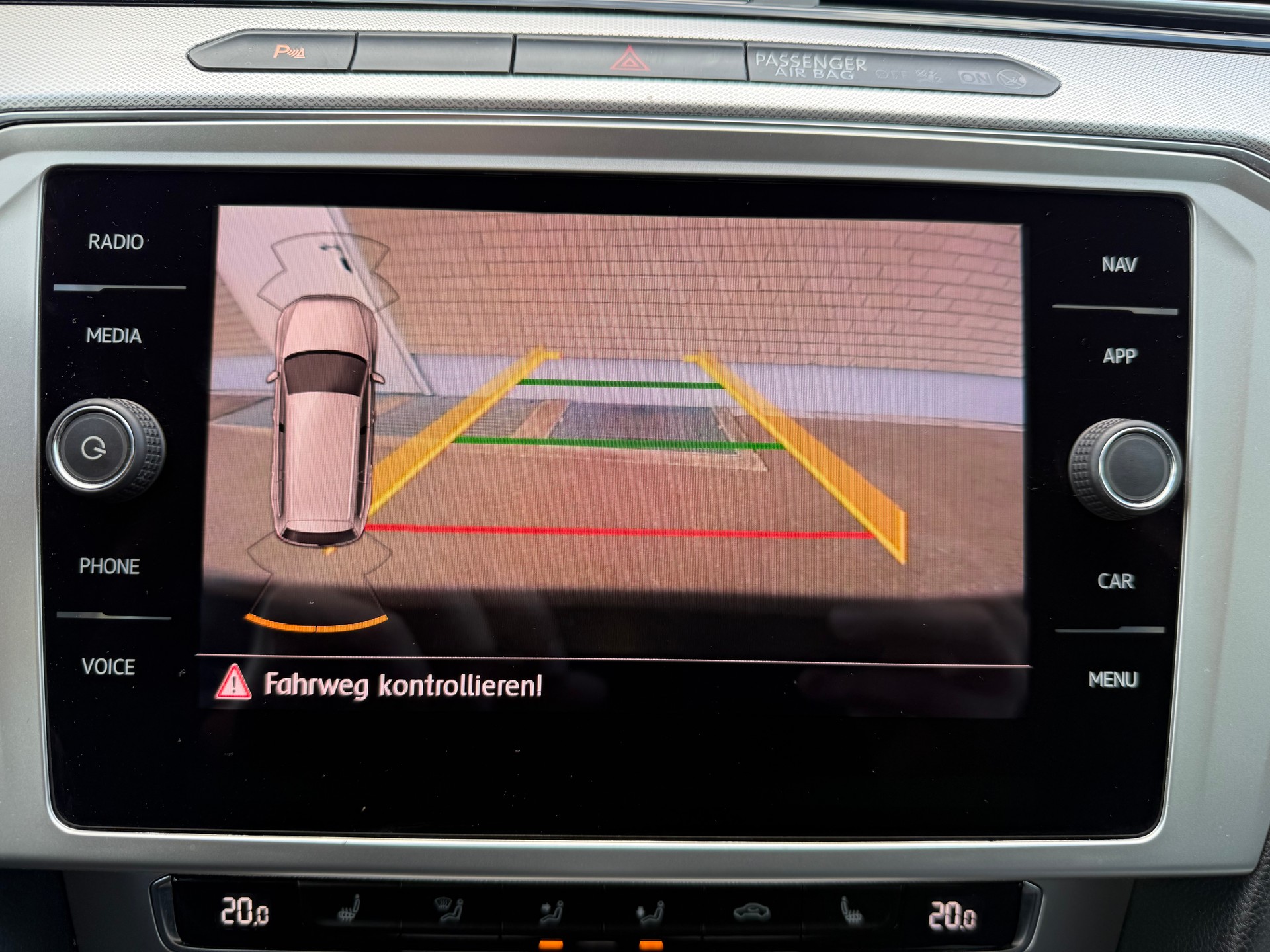 VW Passat Variant 2.0 TDI BMT Comfortline DSG 4Motion-image-7