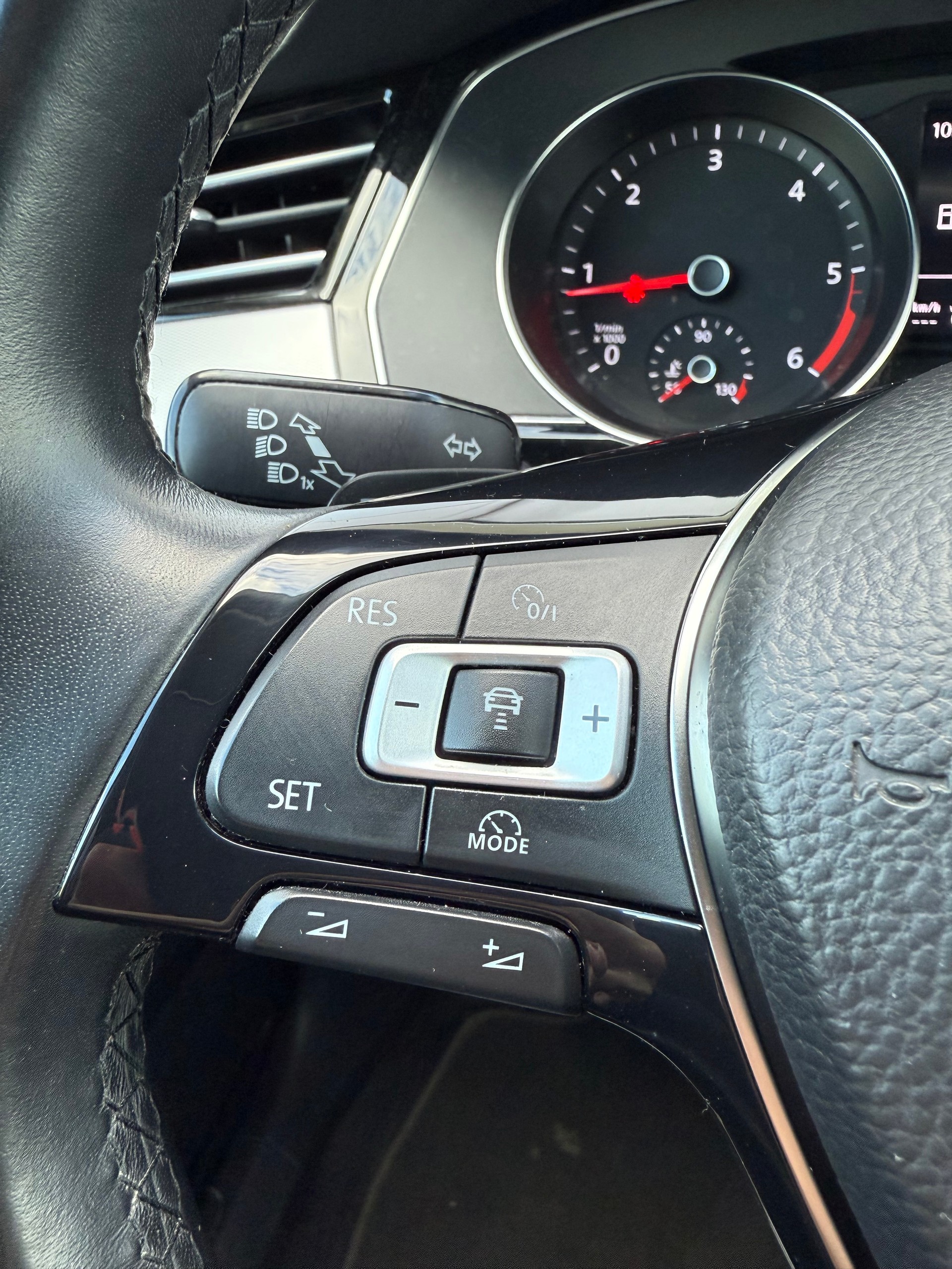 VW Passat Variant 2.0 TDI BMT Comfortline DSG 4Motion-image-12