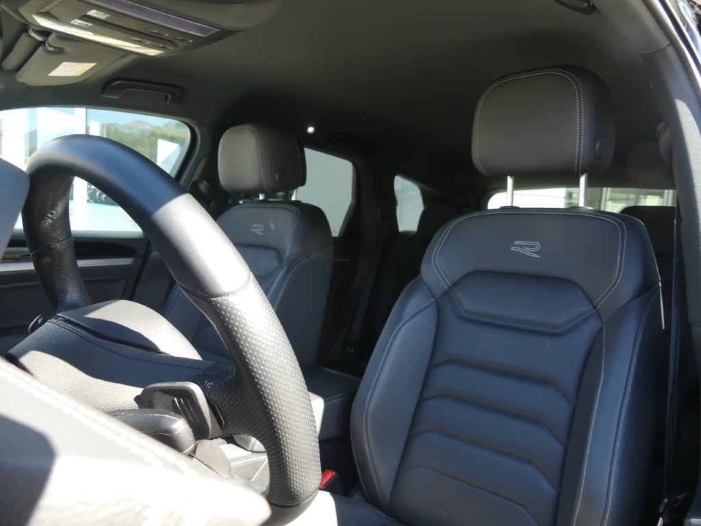 VW Touareg 3.0 TSI R-Line Tiptronic-image-11