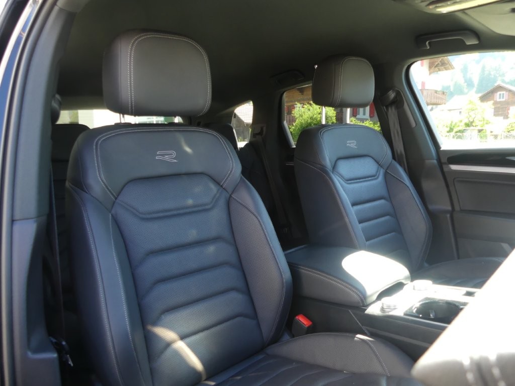 VW Touareg 3.0 TSI R-Line Tiptronic-image-8