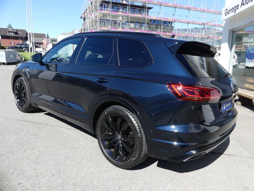 VW Touareg 3.0 TSI R-Line Tiptronic-image-1