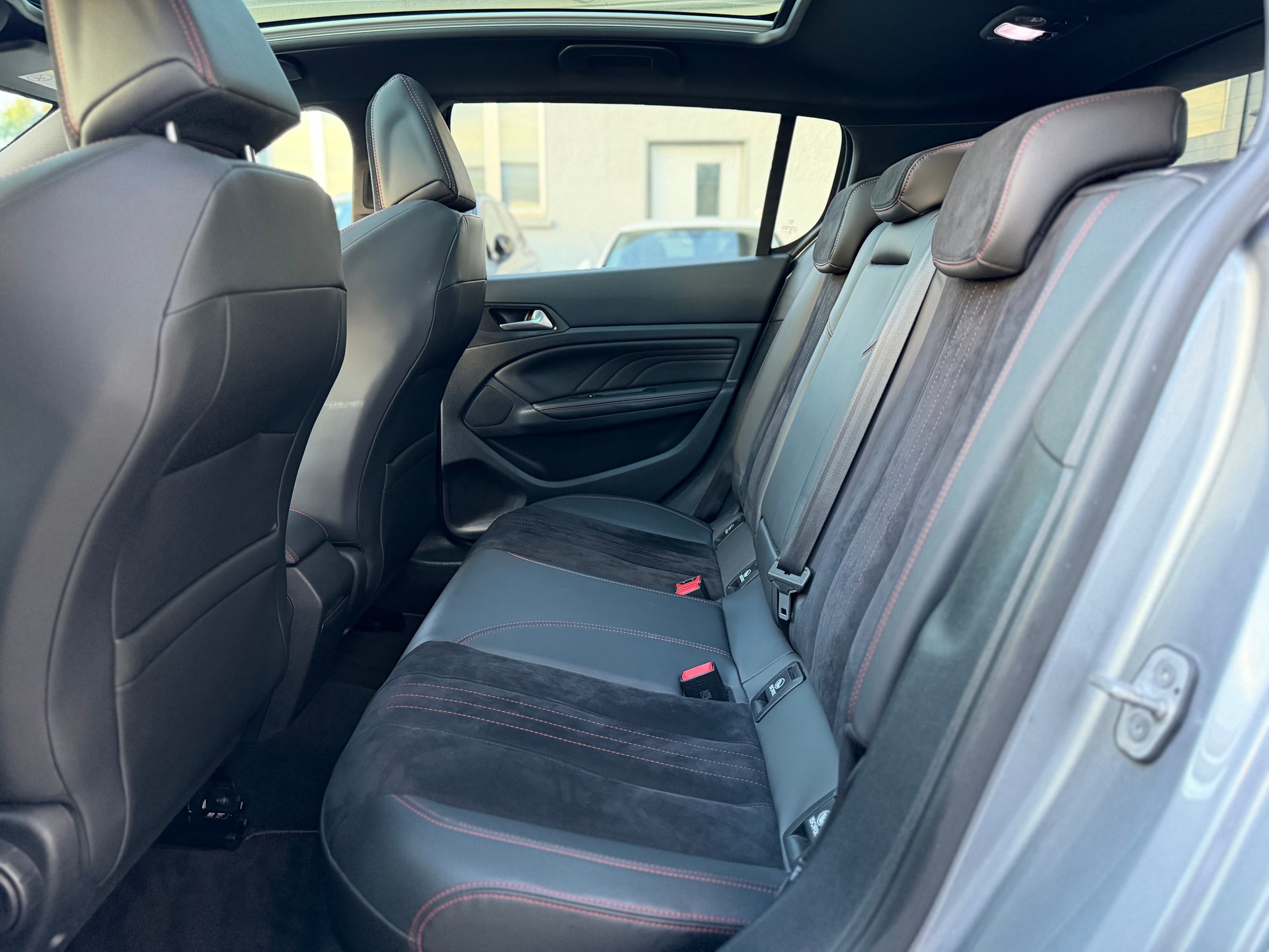 PEUGEOT 308 1.6 GTi-image-10