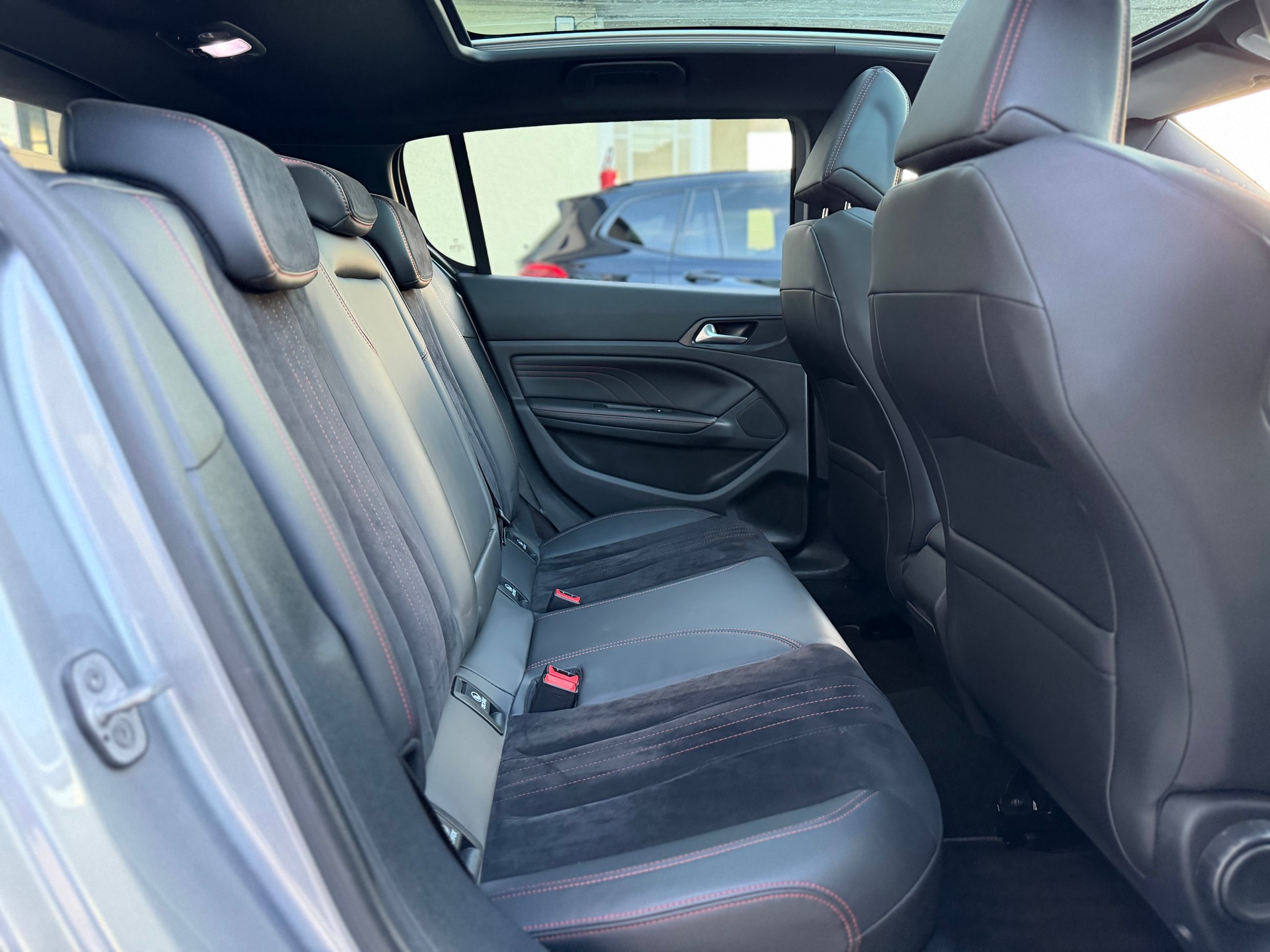PEUGEOT 308 1.6 GTi-image-12