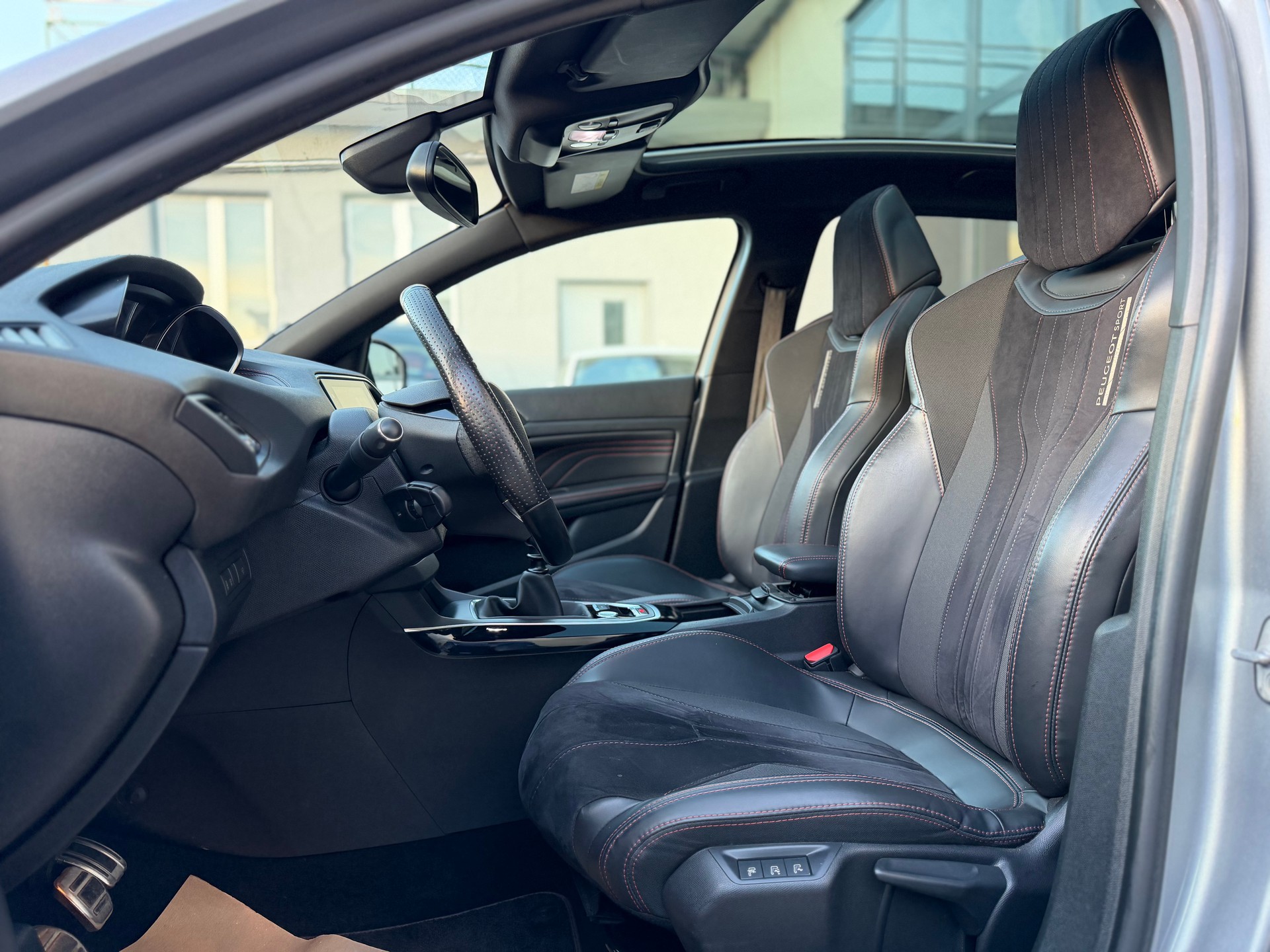 PEUGEOT 308 1.6 GTi-image-9
