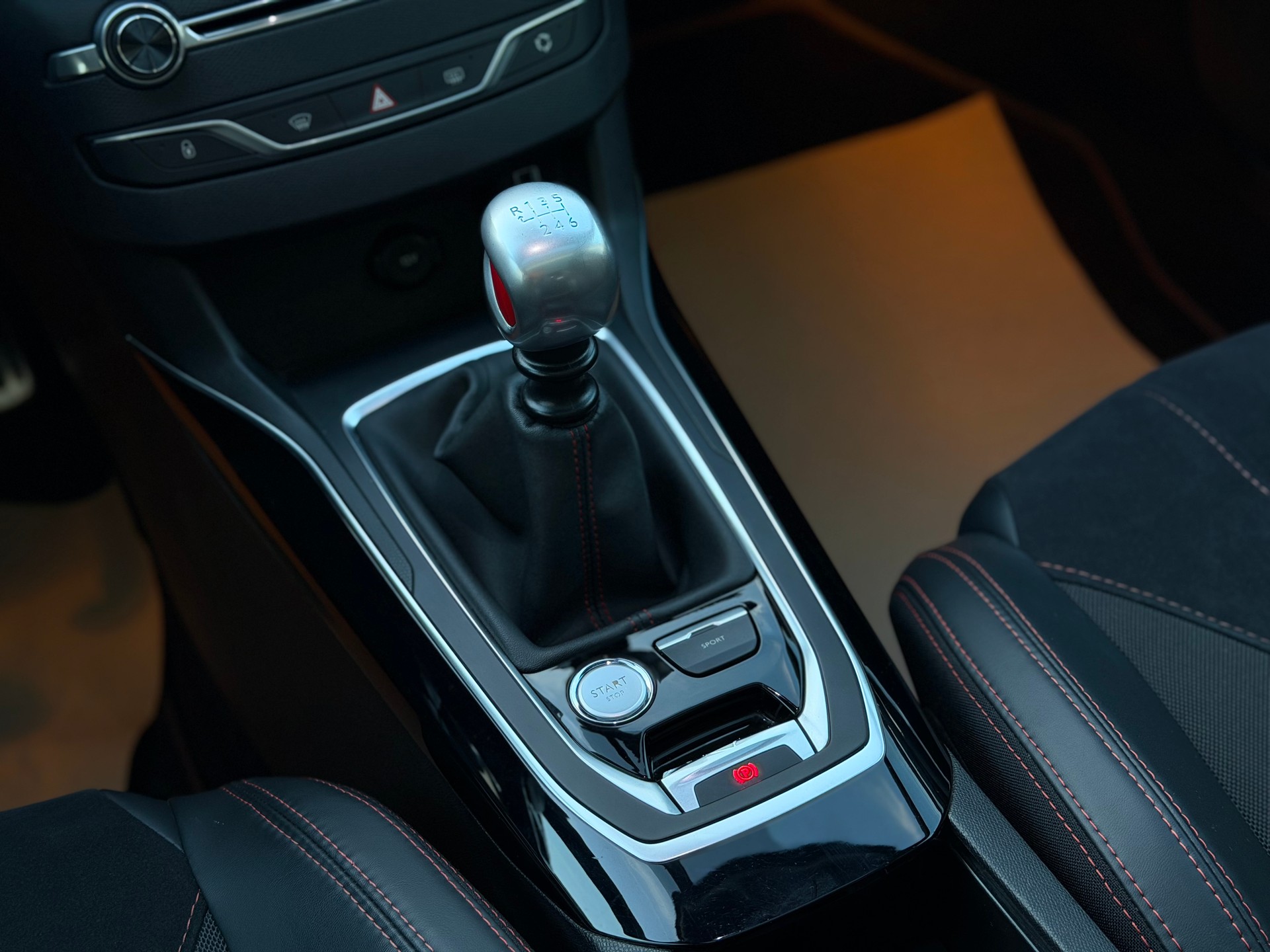 PEUGEOT 308 1.6 GTi-image-17