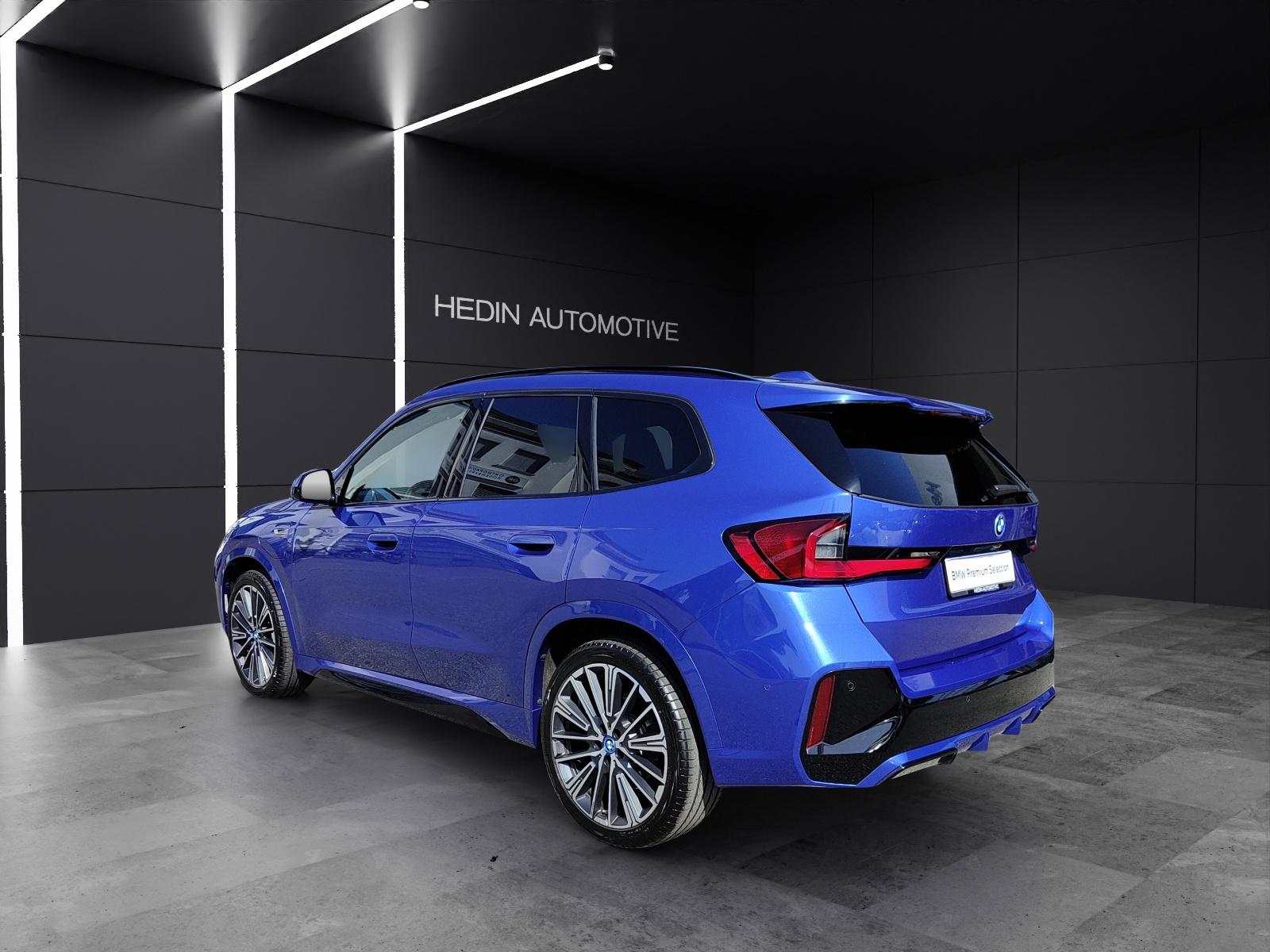 BMW X1 30e xDrive paddles-showroom-element-3