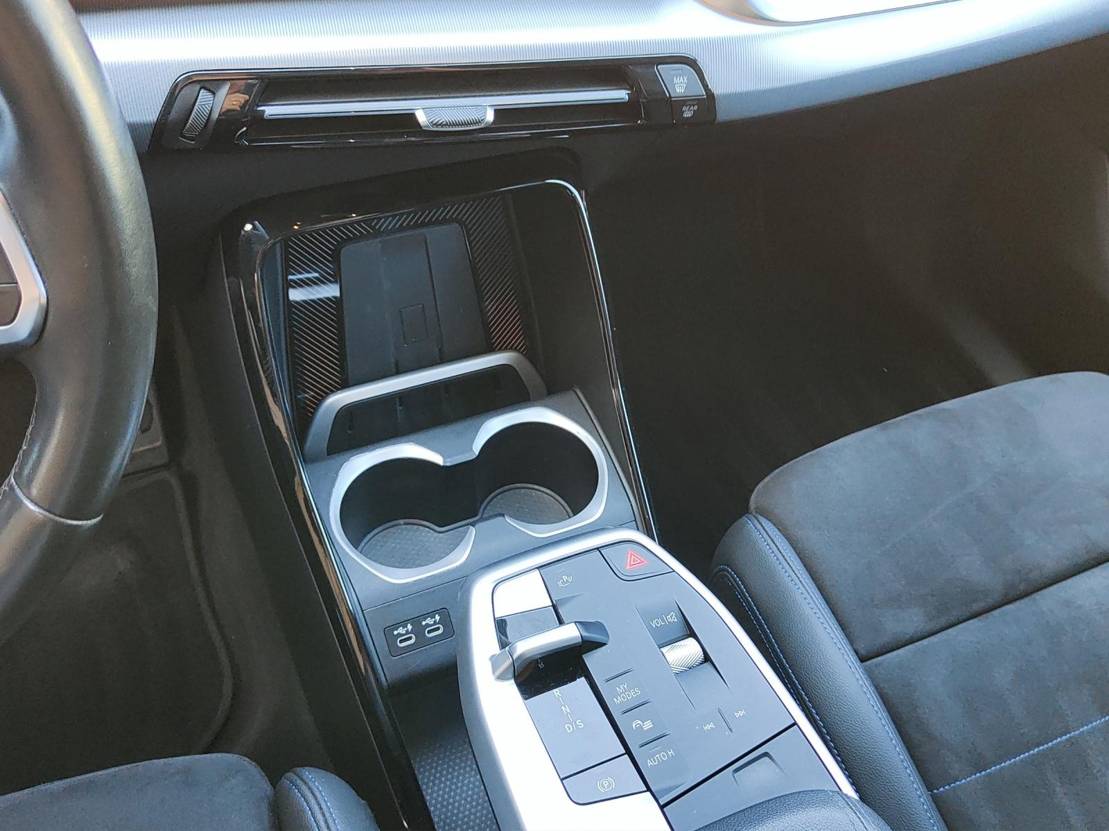 BMW X1 30e xDrive paddles-image-12