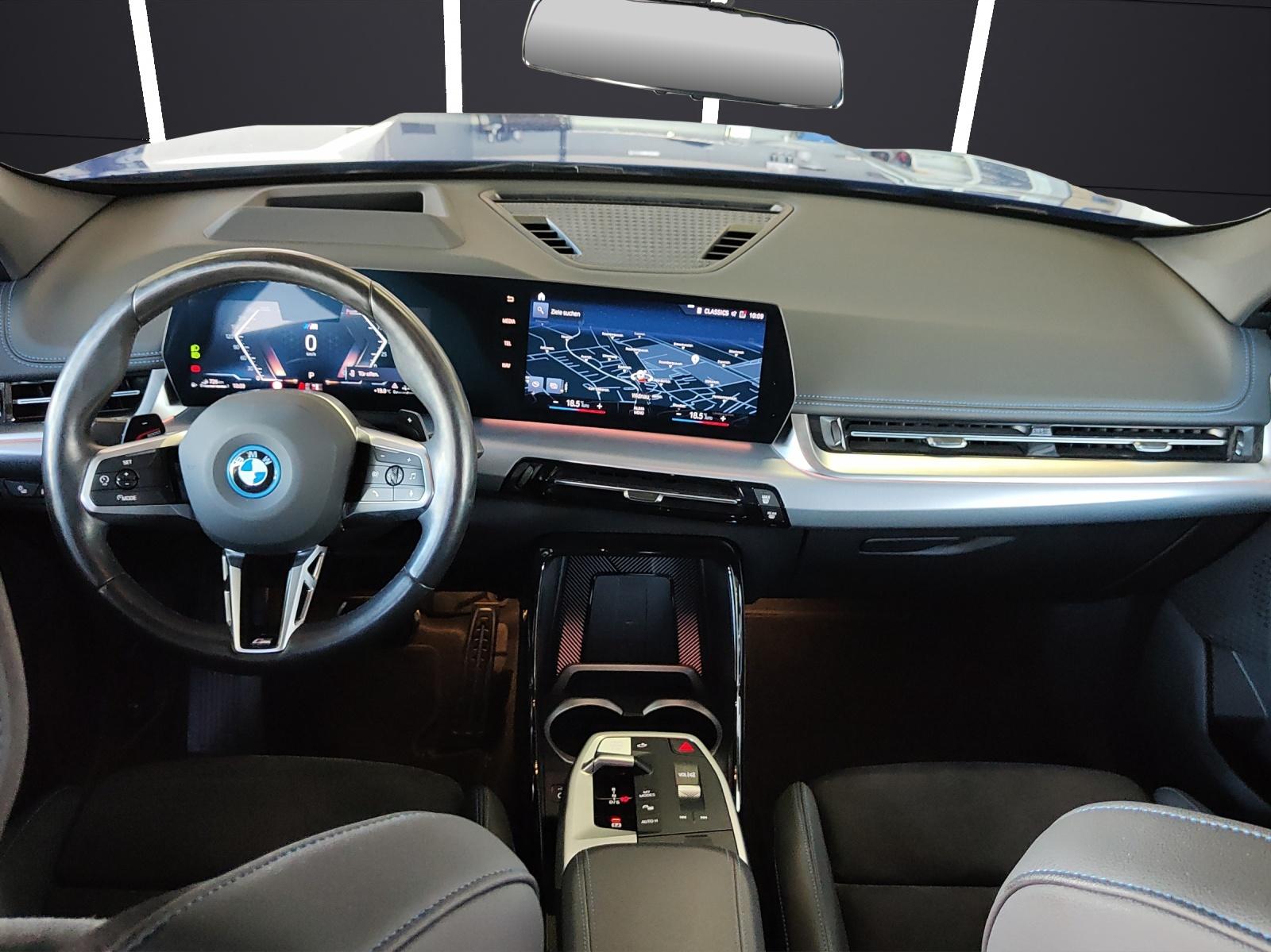 BMW X1 30e xDrive paddles-image-18