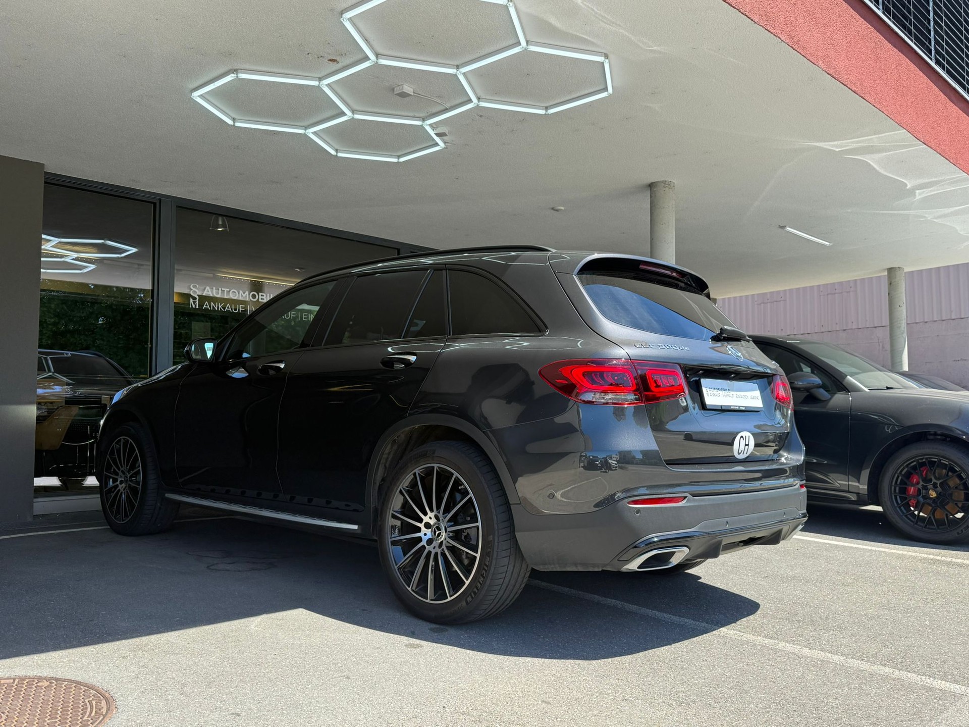 MERCEDES-BENZ GLC 300 de AMG Line 4Matic * Pano-Dach* *Gratis Service* *360 Kamera* 9G-Tronic-image-6