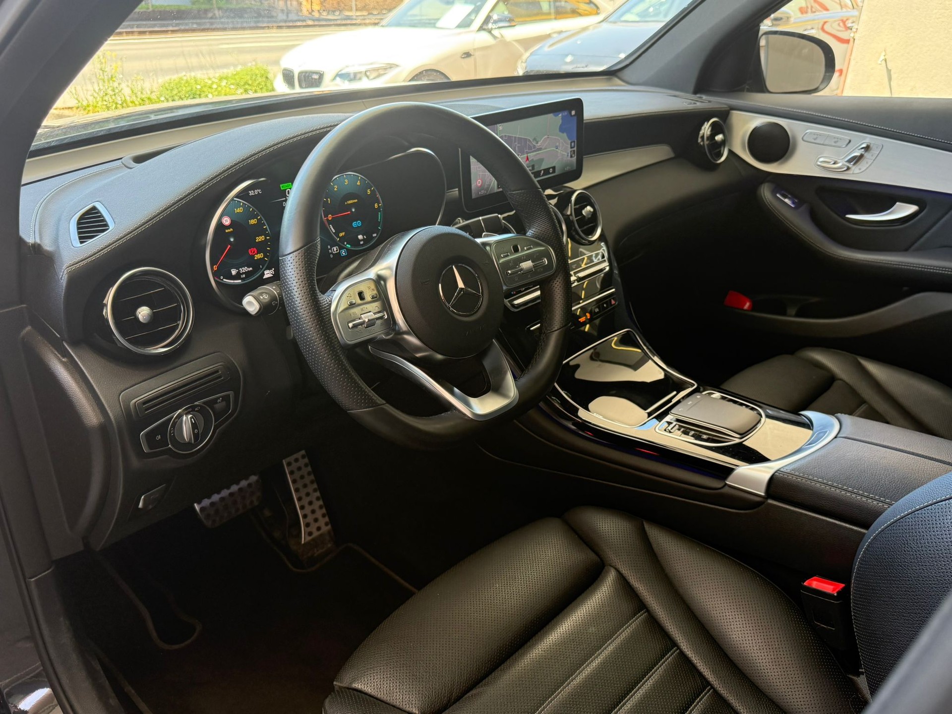 MERCEDES-BENZ GLC 300 de AMG Line 4Matic * Pano-Dach* *Gratis Service* *360 Kamera* 9G-Tronic-image-10