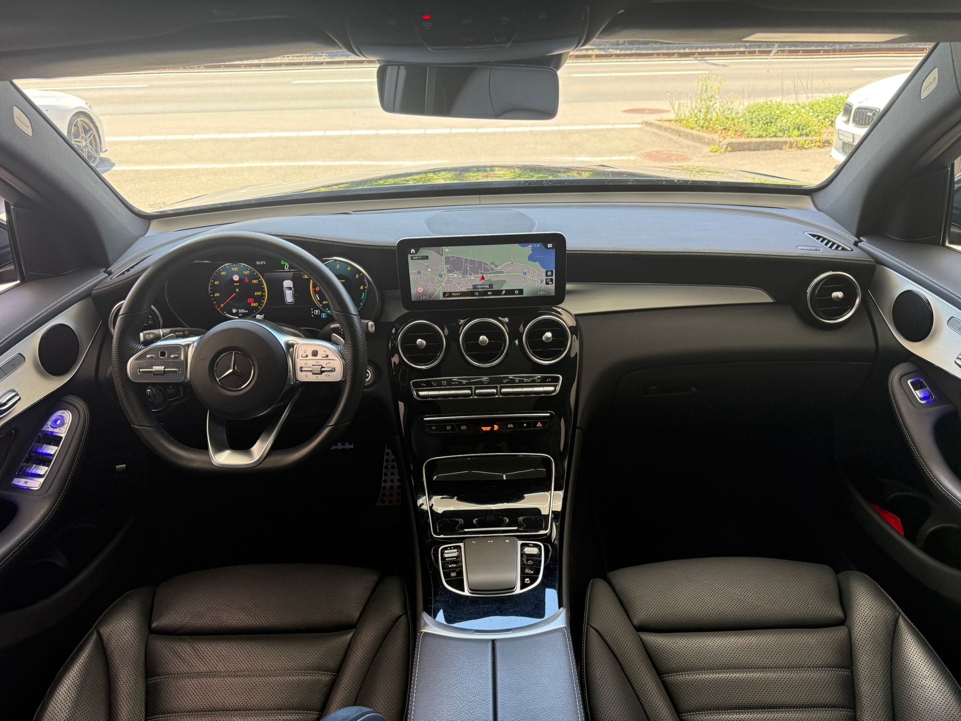 MERCEDES-BENZ GLC 300 de AMG Line 4Matic * Pano-Dach* *Gratis Service* *360 Kamera* 9G-Tronic-image-17