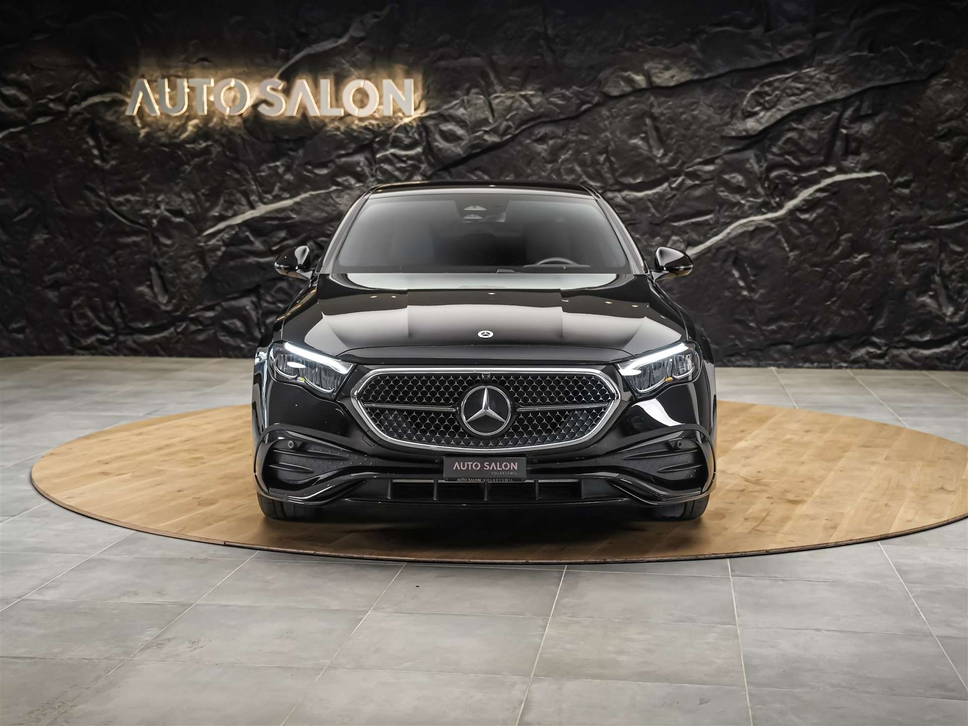 MERCEDES-BENZ E 200 AMG Line *Kühlergrill beleuchtet*Abstandsregler*Lenkradheizung*-image-7