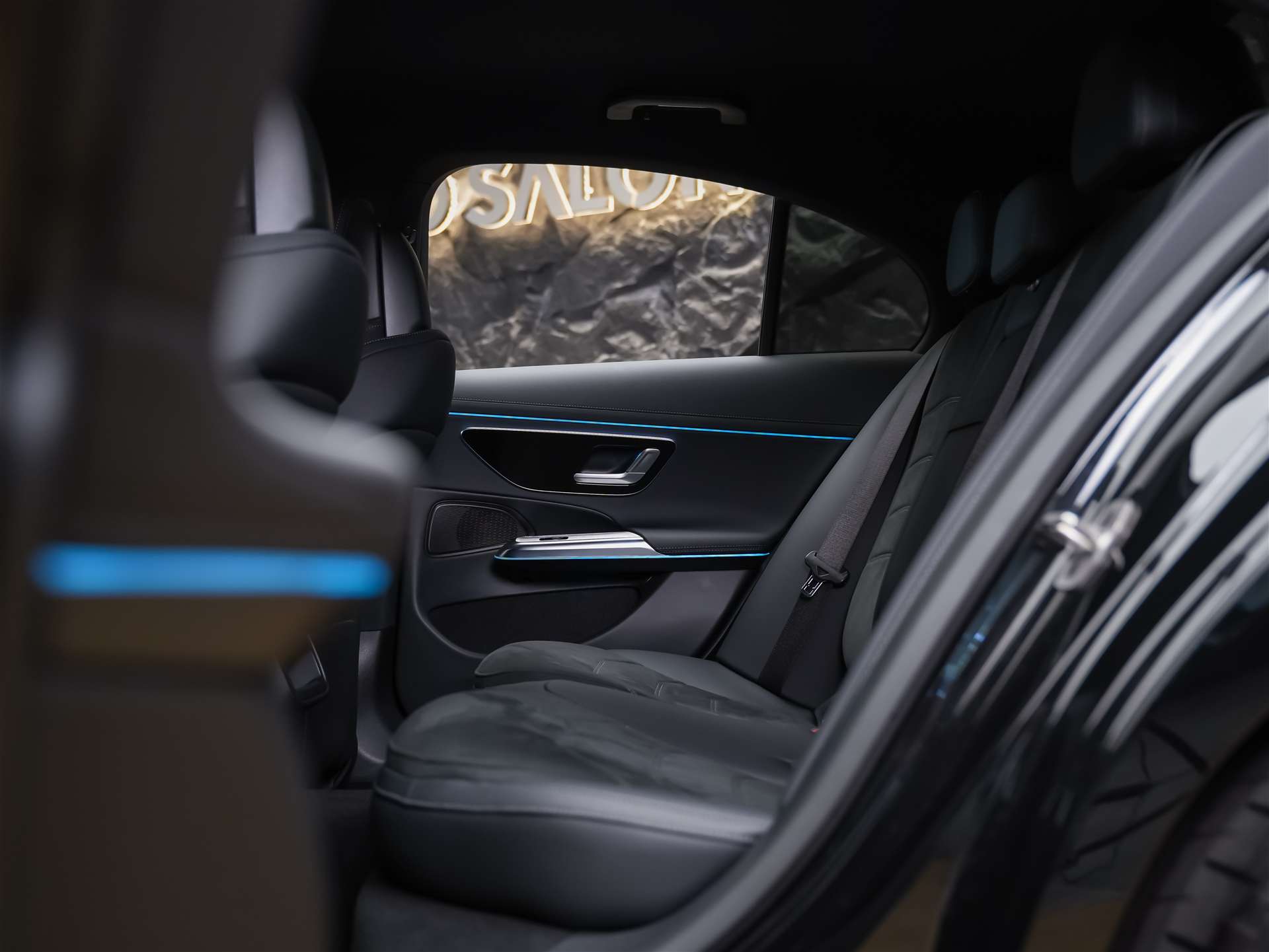 MERCEDES-BENZ E 200 AMG Line *Kühlergrill beleuchtet*Abstandsregler*Lenkradheizung*-image-11