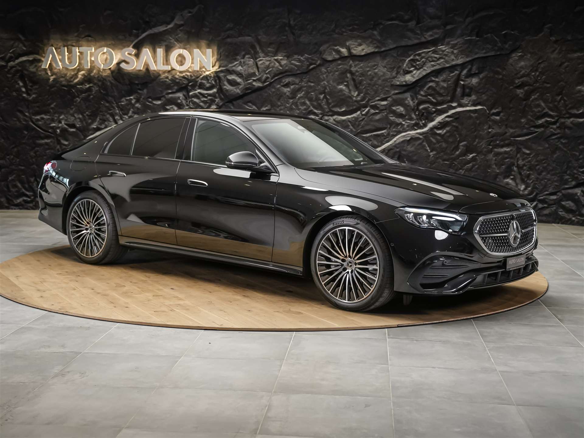 MERCEDES-BENZ E 200 AMG Line *Kühlergrill beleuchtet*Abstandsregler*Lenkradheizung*-image-6
