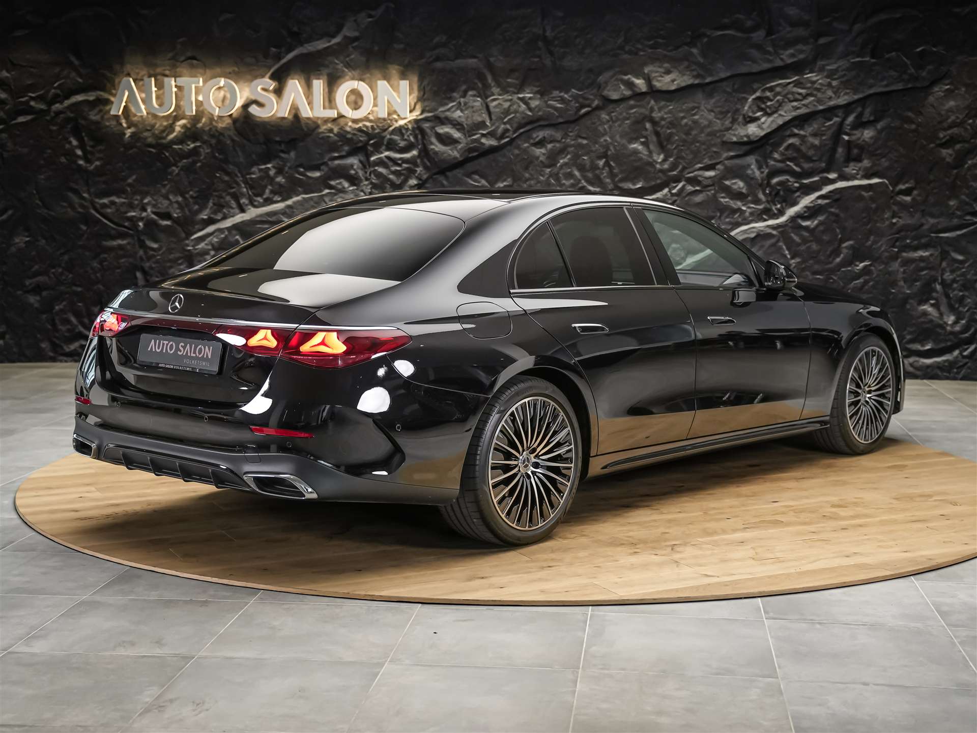 MERCEDES-BENZ E 200 AMG Line *Kühlergrill beleuchtet*Abstandsregler*Lenkradheizung*-image-5