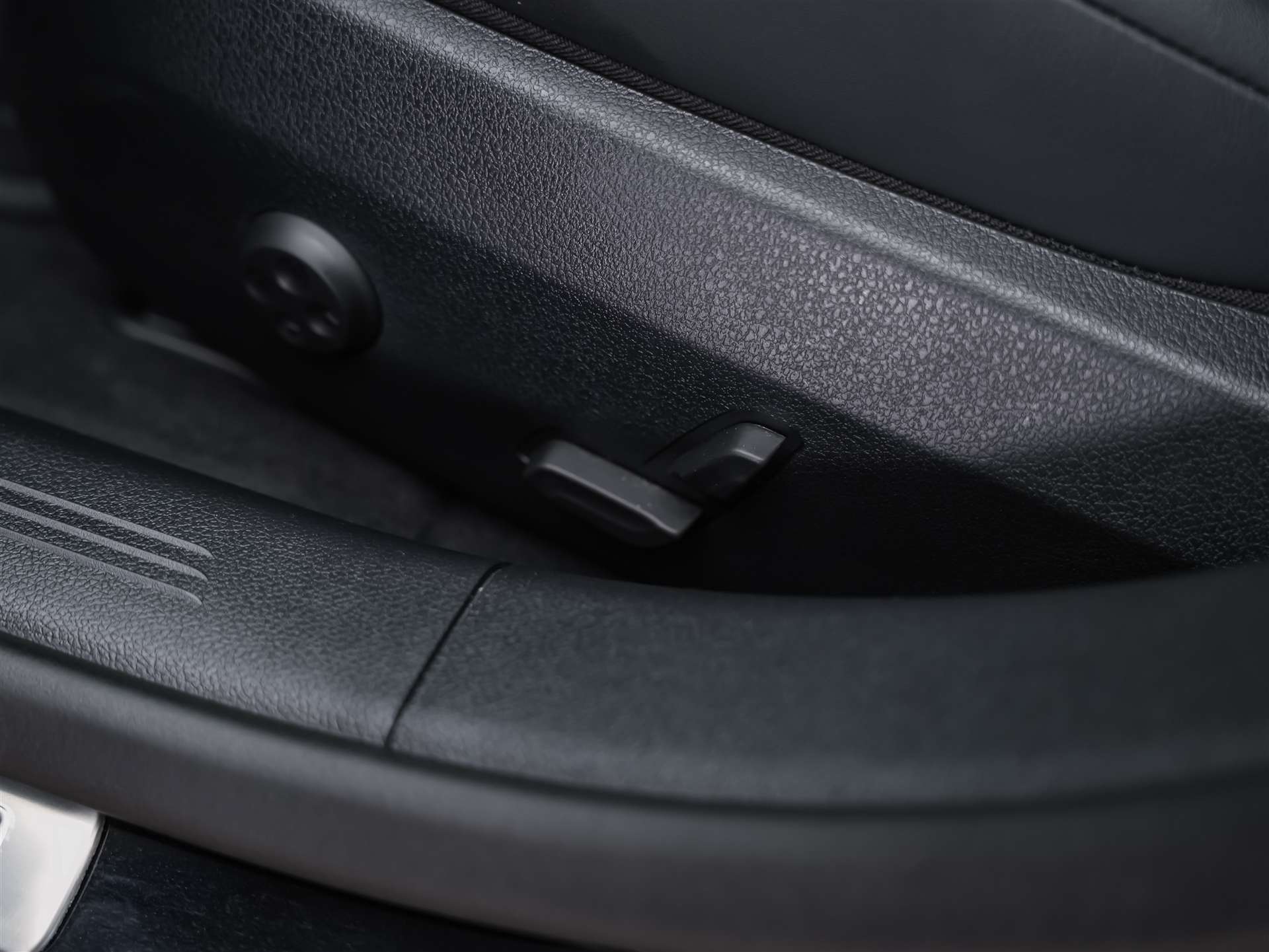 MERCEDES-BENZ E 200 AMG Line *Kühlergrill beleuchtet*Abstandsregler*Lenkradheizung*-image-26