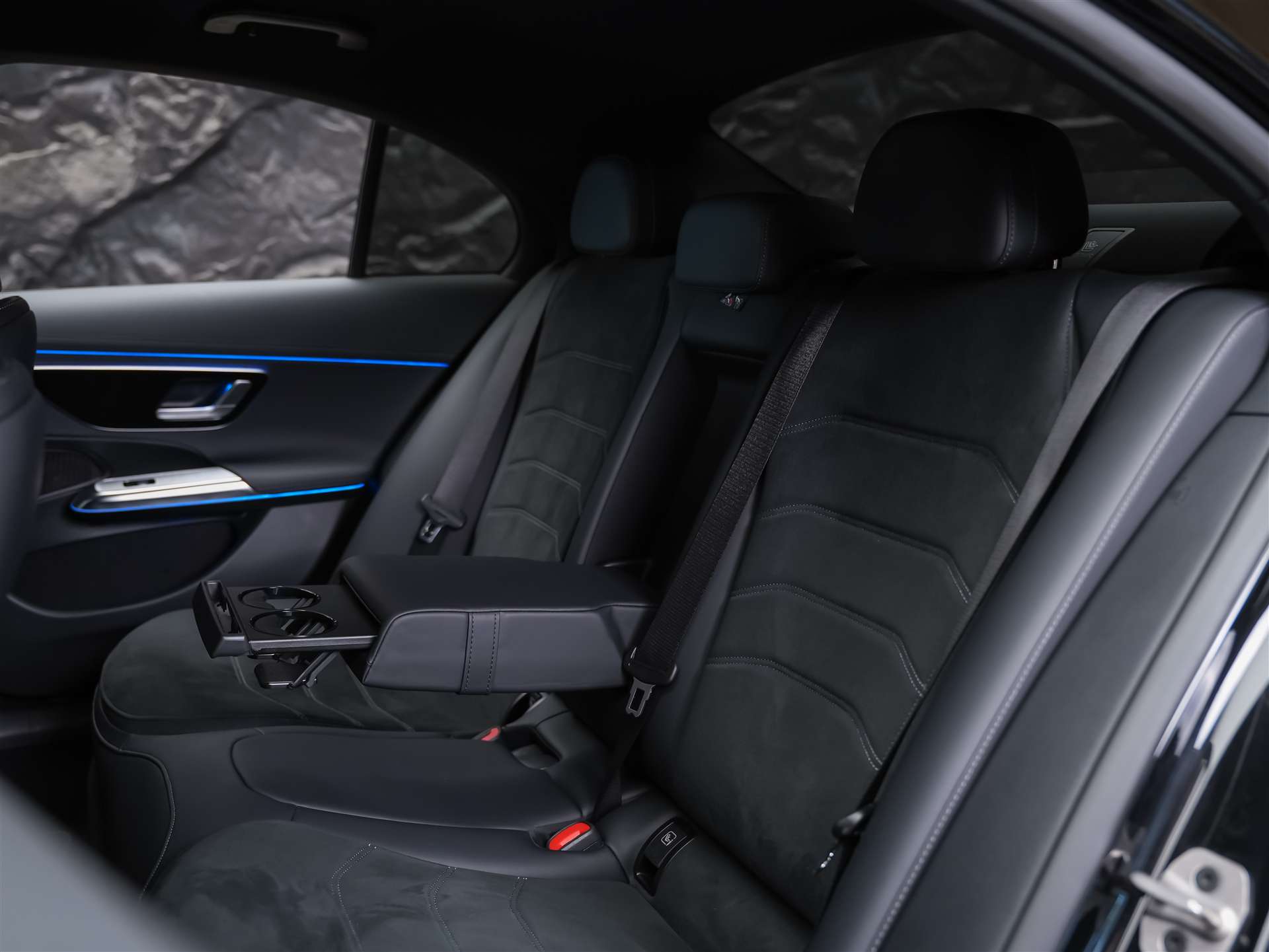 MERCEDES-BENZ E 200 AMG Line *Kühlergrill beleuchtet*Abstandsregler*Lenkradheizung*-image-12
