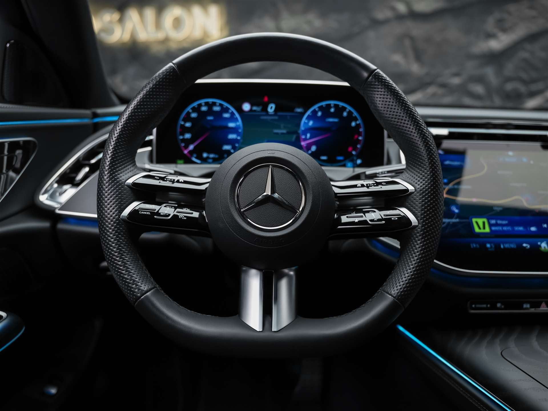 MERCEDES-BENZ E 200 AMG Line *Kühlergrill beleuchtet*Abstandsregler*Lenkradheizung*-image-18