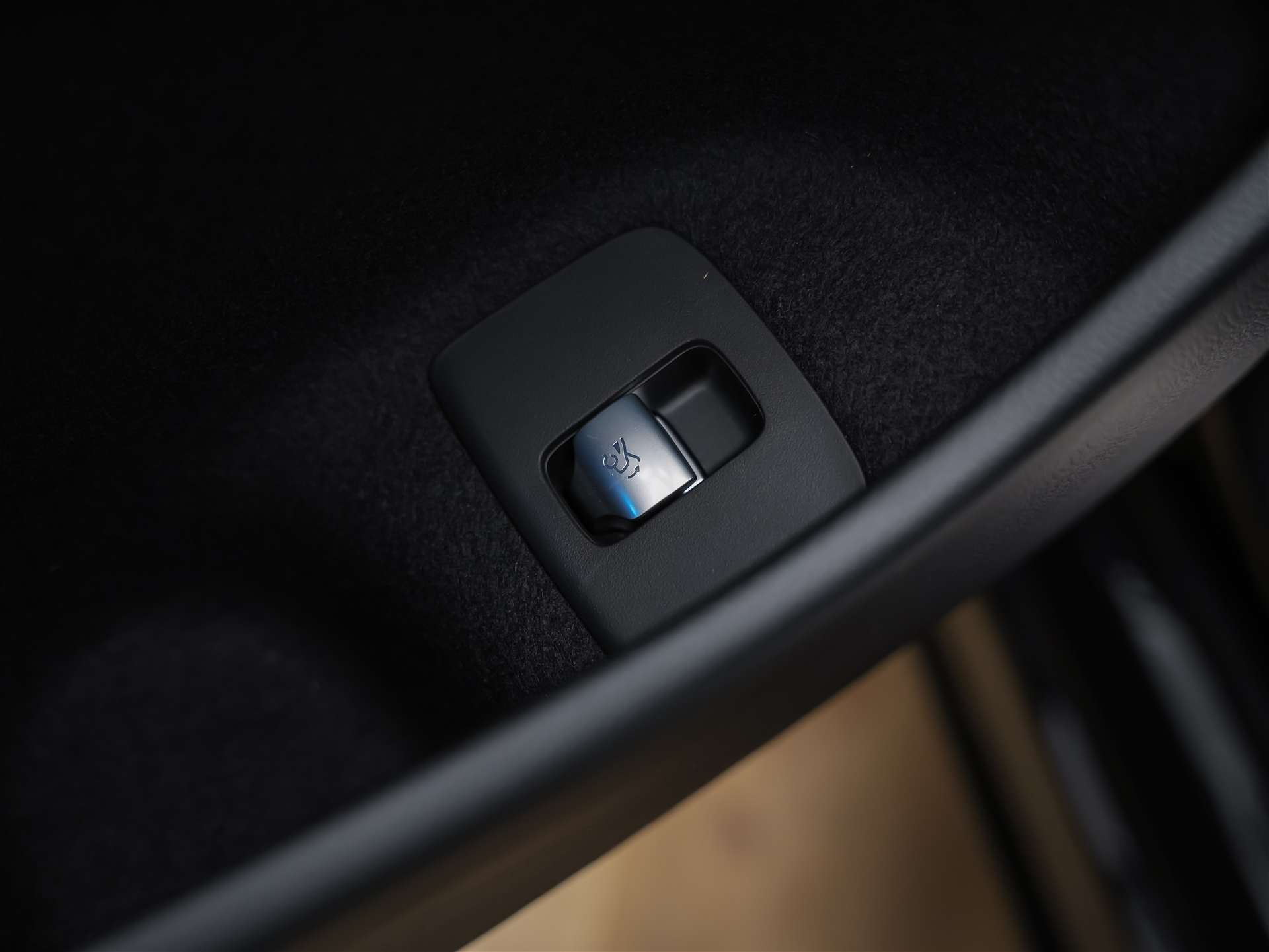 MERCEDES-BENZ E 200 AMG Line *Kühlergrill beleuchtet*Abstandsregler*Lenkradheizung*-image-25