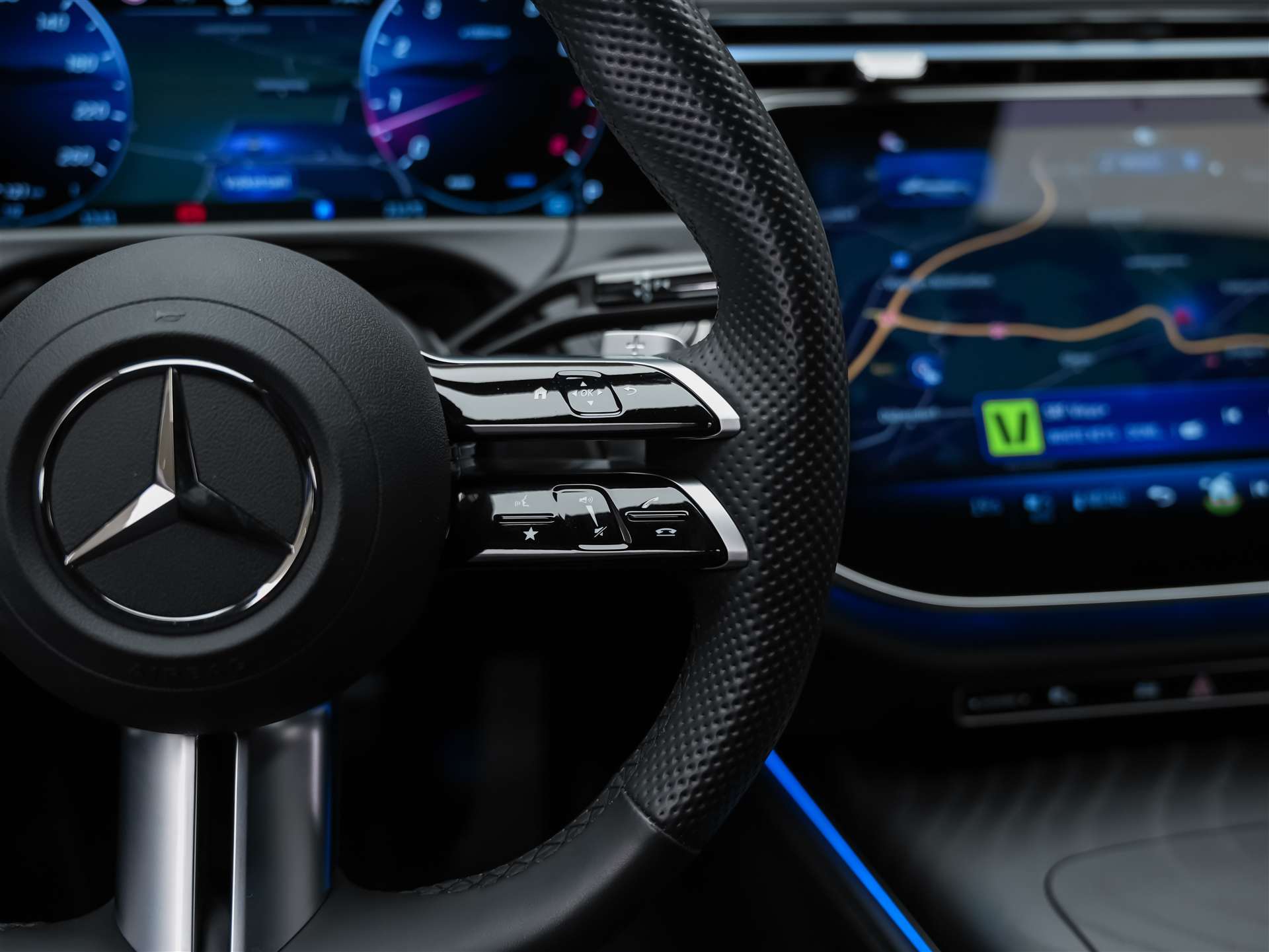 MERCEDES-BENZ E 200 AMG Line *Kühlergrill beleuchtet*Abstandsregler*Lenkradheizung*-image-28