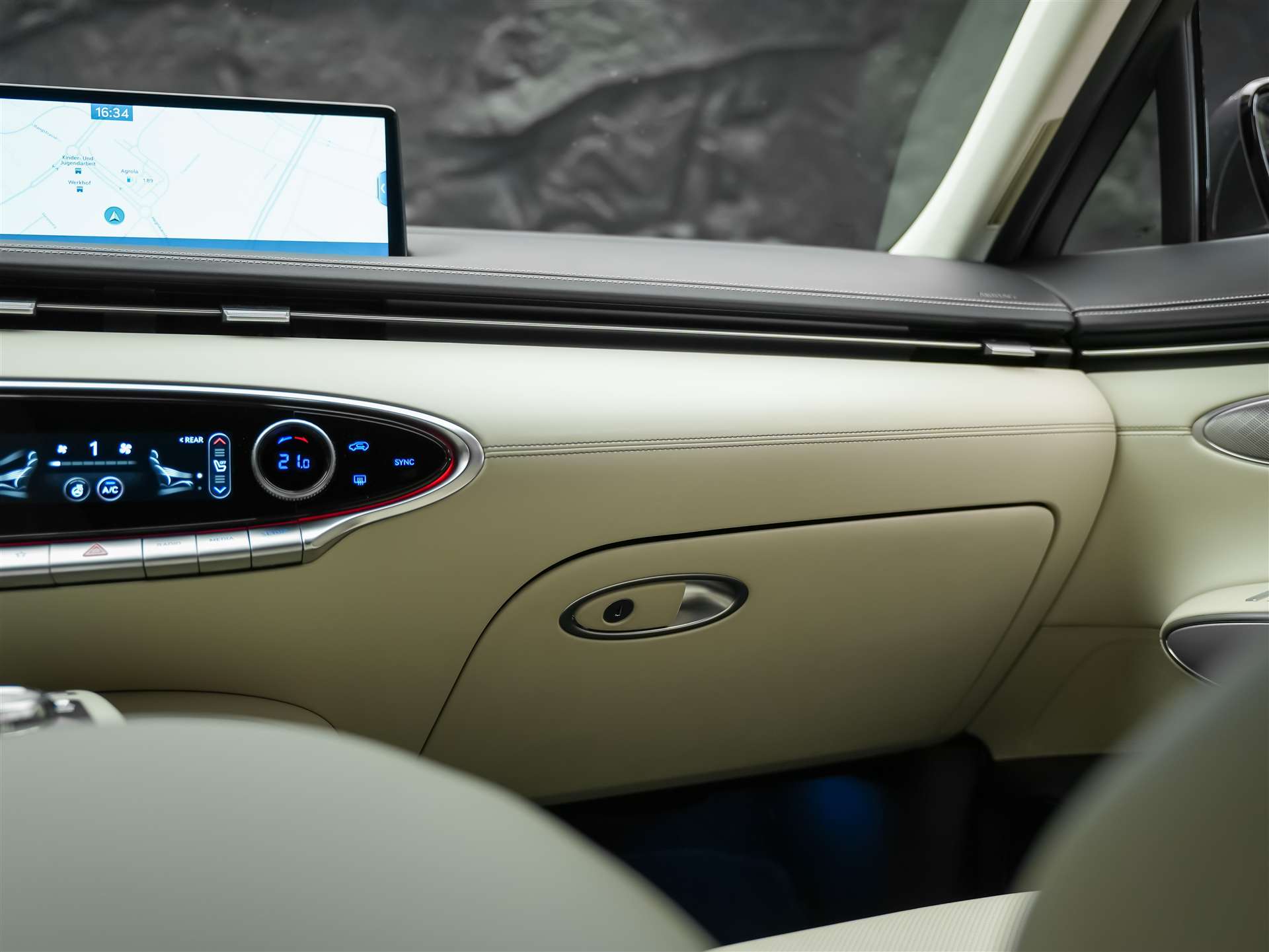 GENESIS GV70 2.5 TGDI Luxury AT8 AWD *Panorama*Lexicon*Massage*Sitzlüftung*-image-24