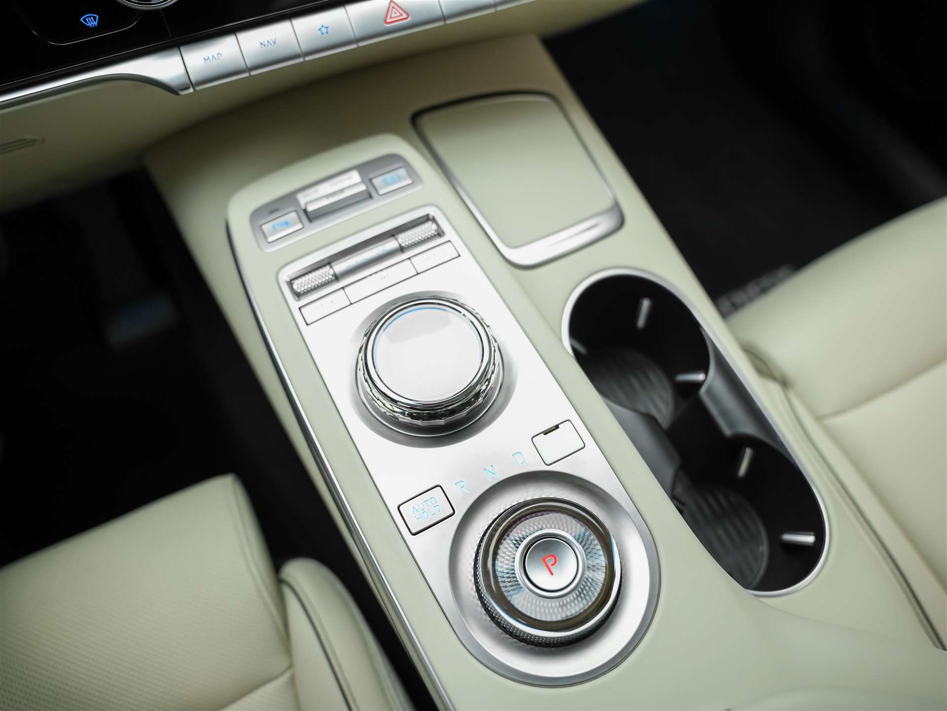 GENESIS GV70 2.5 TGDI Luxury AT8 AWD *Panorama*Lexicon*Massage*Sitzlüftung*-image-24