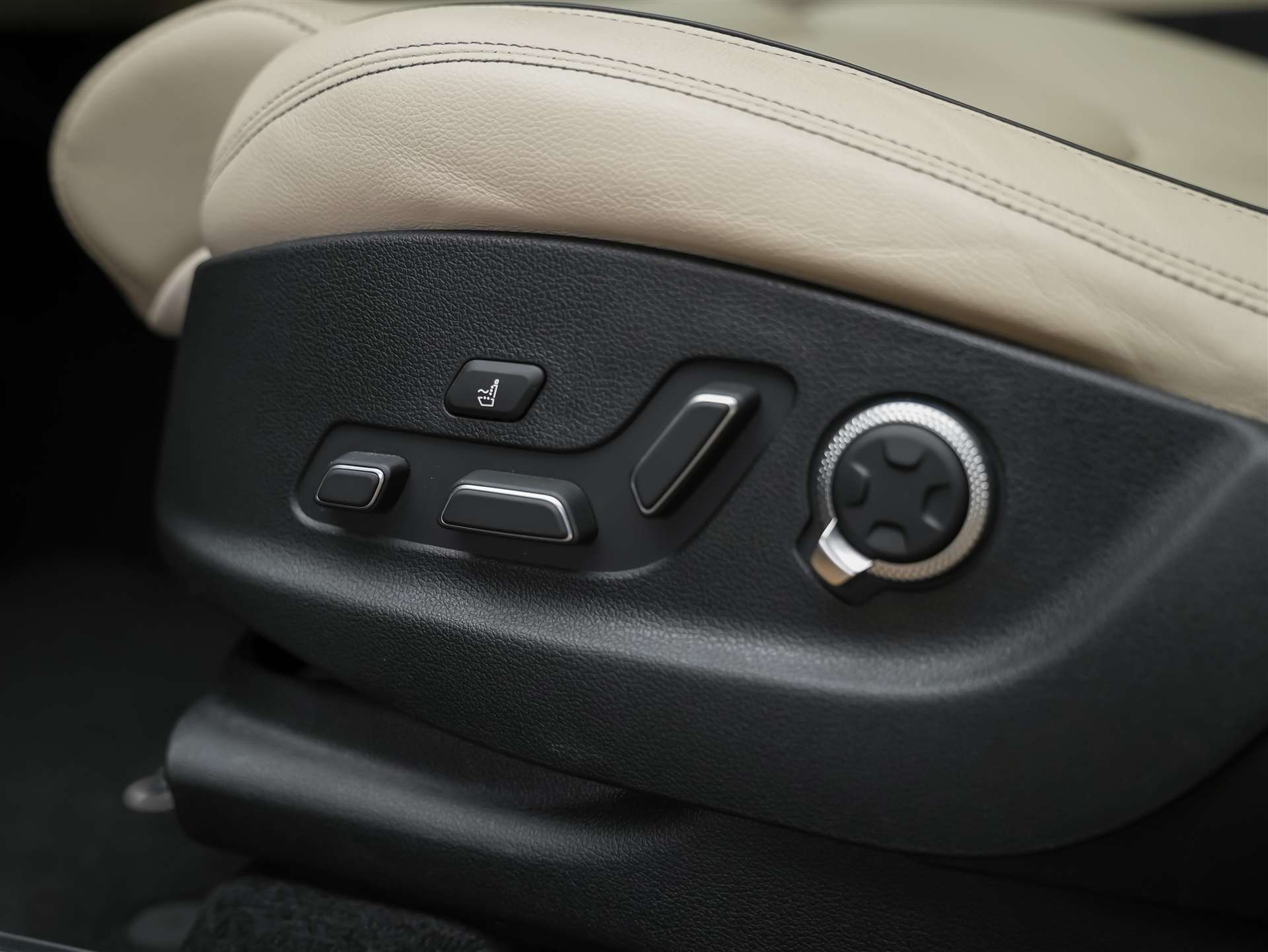 GENESIS GV70 2.5 TGDI Luxury AT8 AWD *Panorama*Lexicon*Massage*Sitzlüftung*-image-30