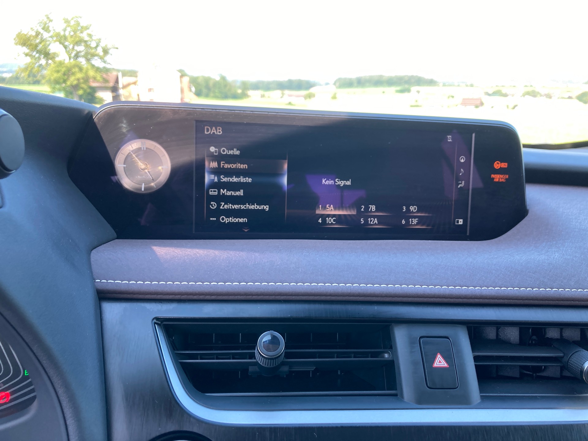 LEXUS UX 300e Excellence Automatic-image-14