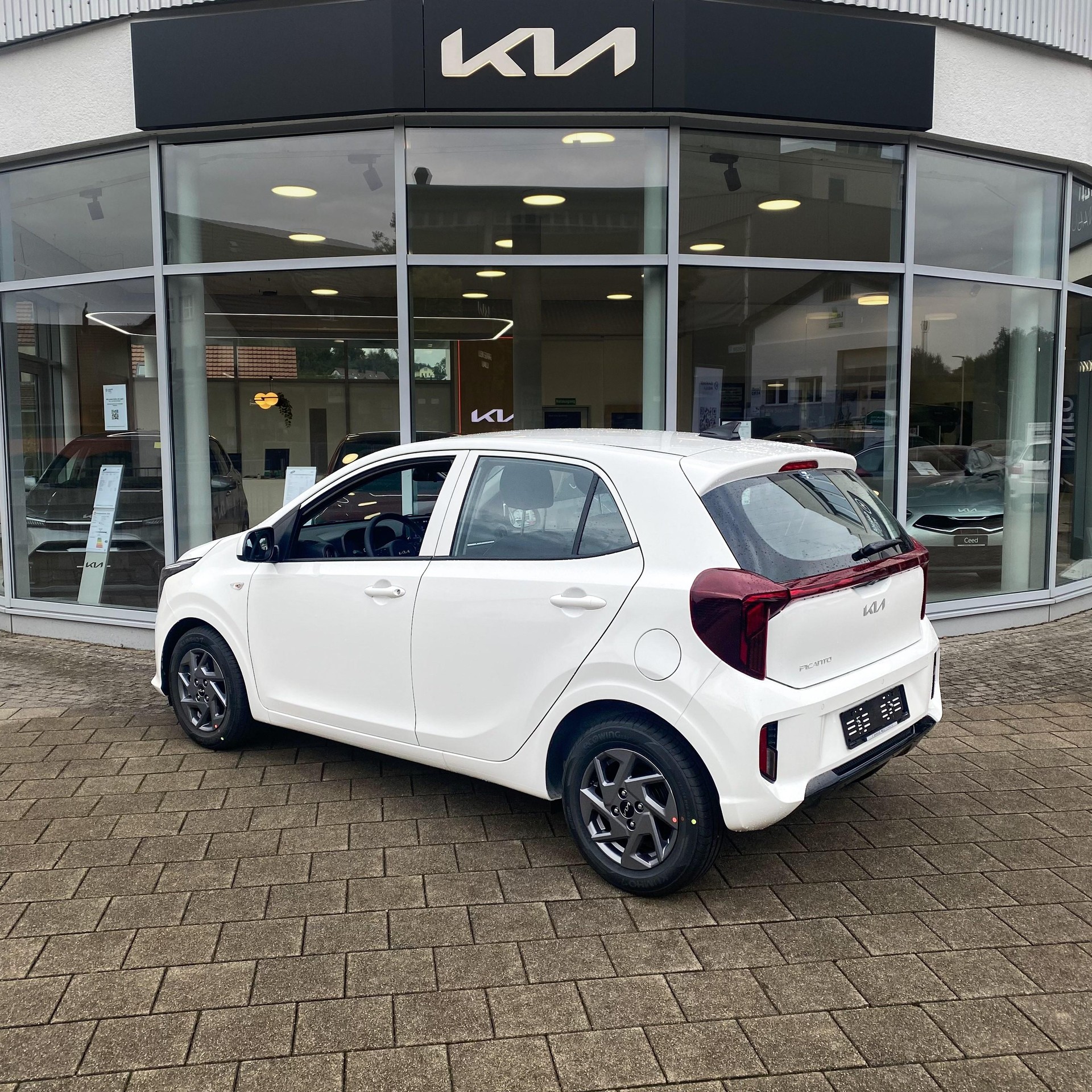 KIA Picanto 1.0 GDi First Edition-showroom-element-1