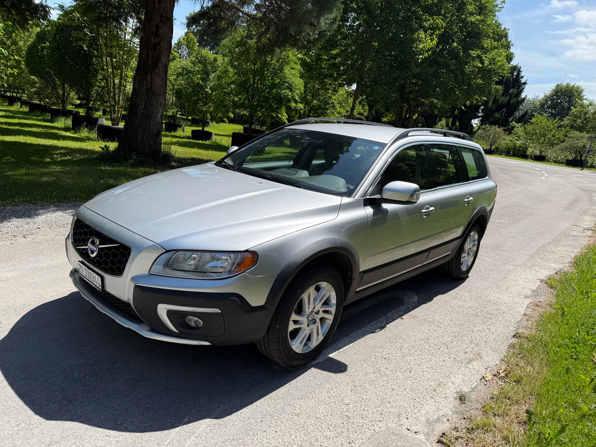 VOLVO XC70 D4 AWD Momentum Geartronic-image-1