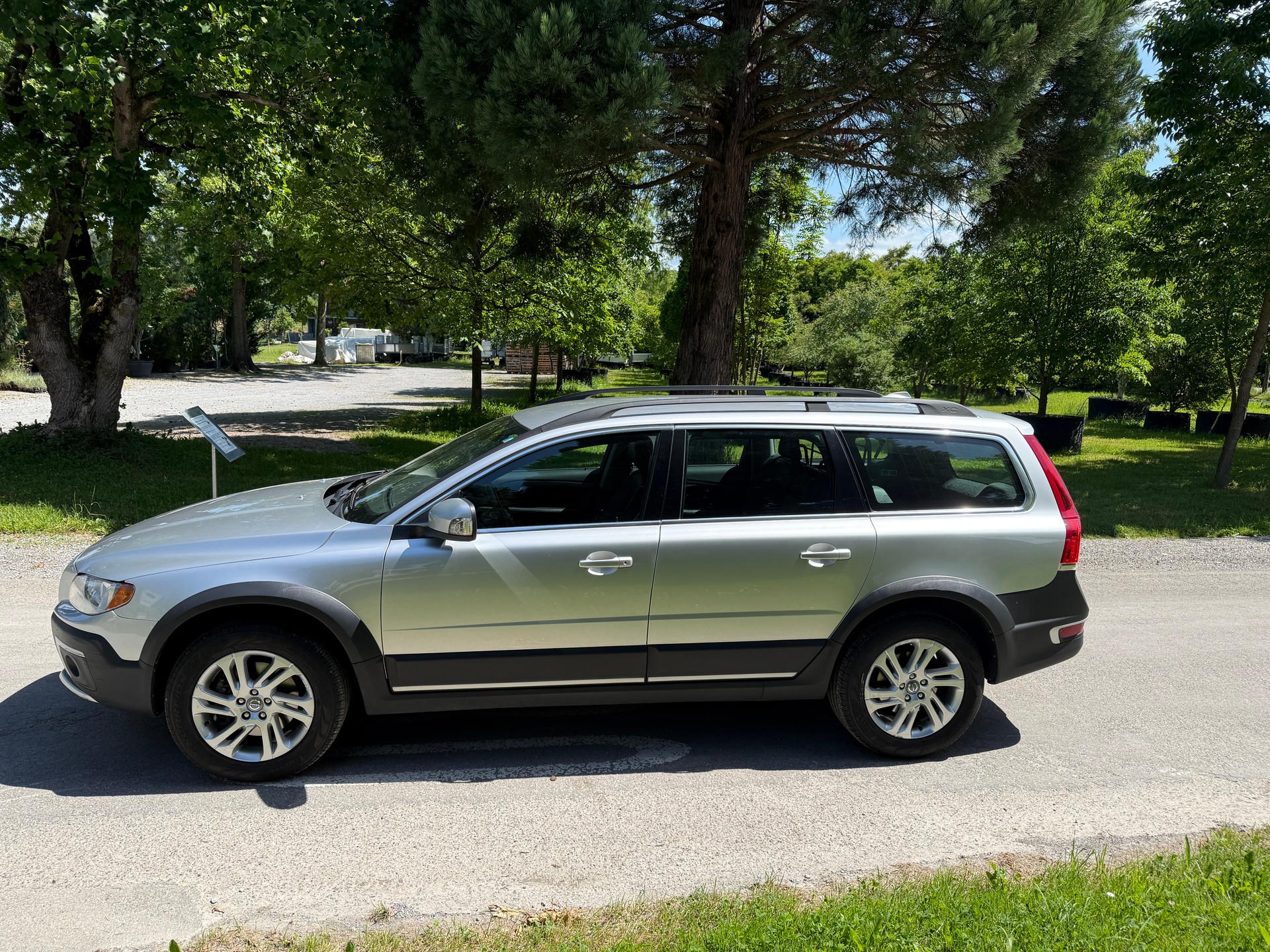 VOLVO XC70 D4 AWD Momentum Geartronic-image-2