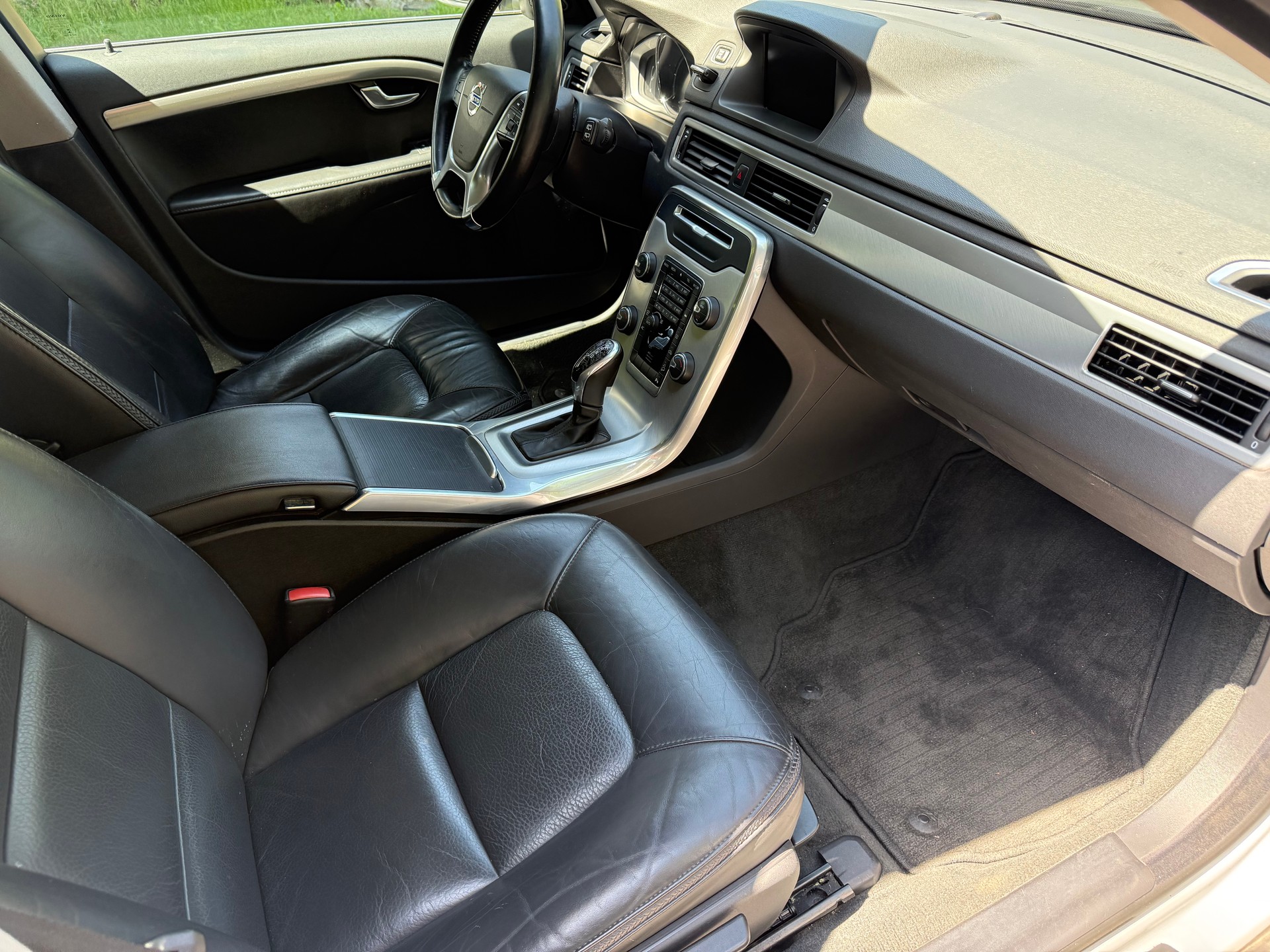 VOLVO XC70 D4 AWD Momentum Geartronic-image-11