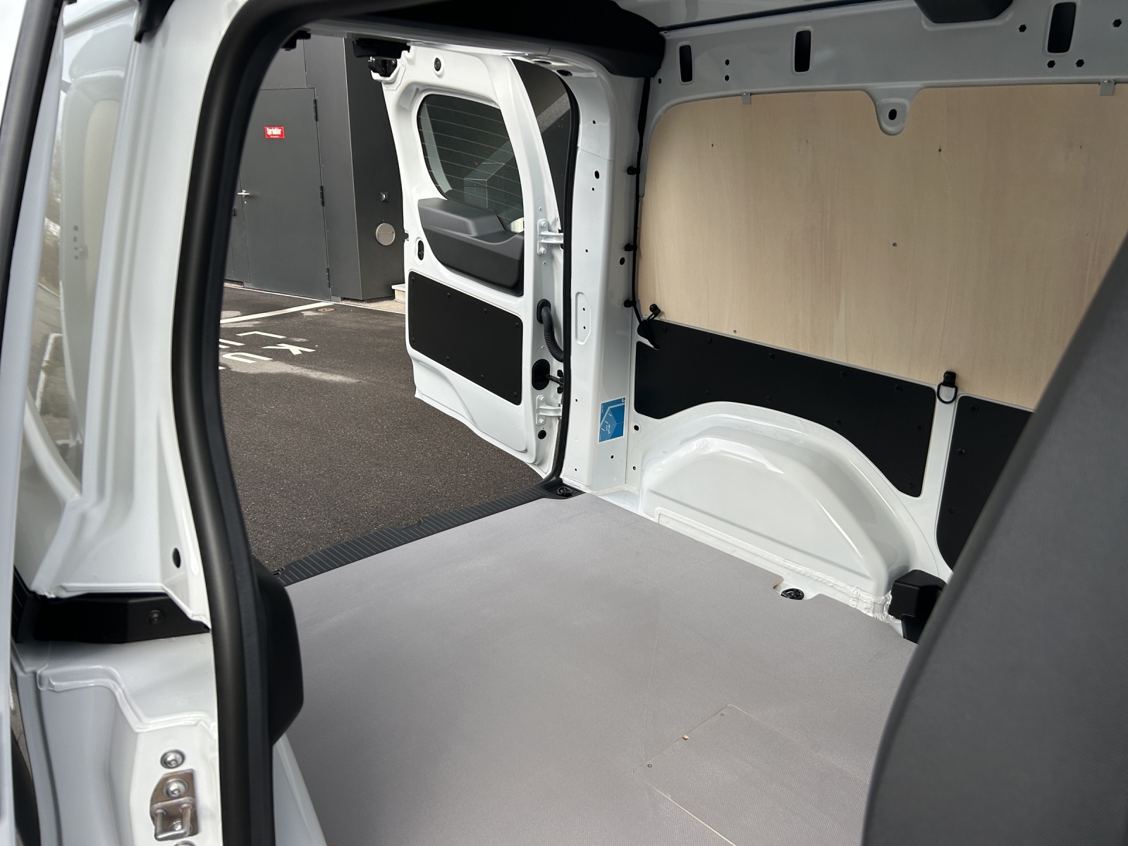 MERCEDES-BENZ eCitan 45kWh Base-image-12