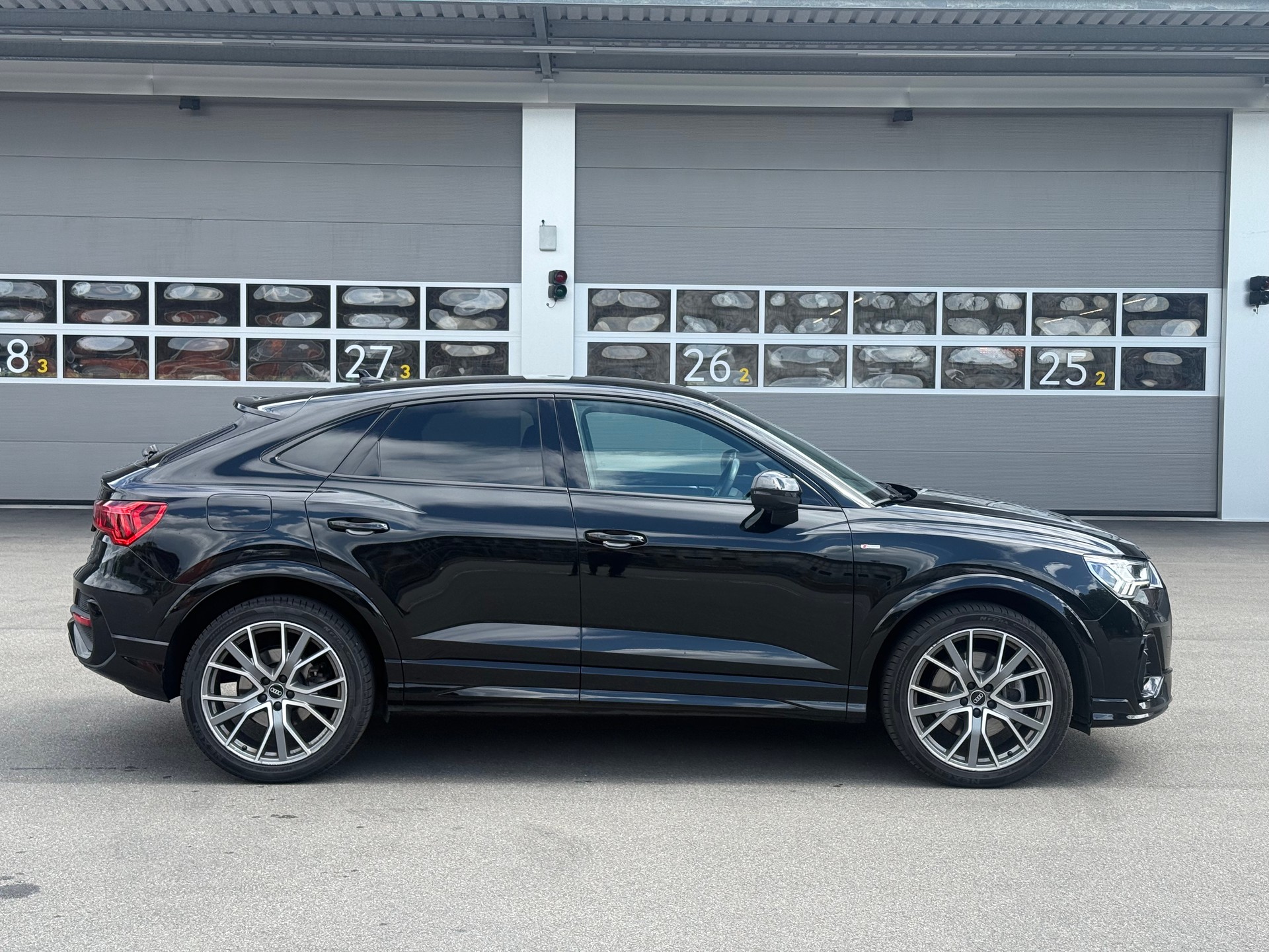 AUDI Q3 Sportback 40 TDI S line quattro S-tronic-showroom-element-2
