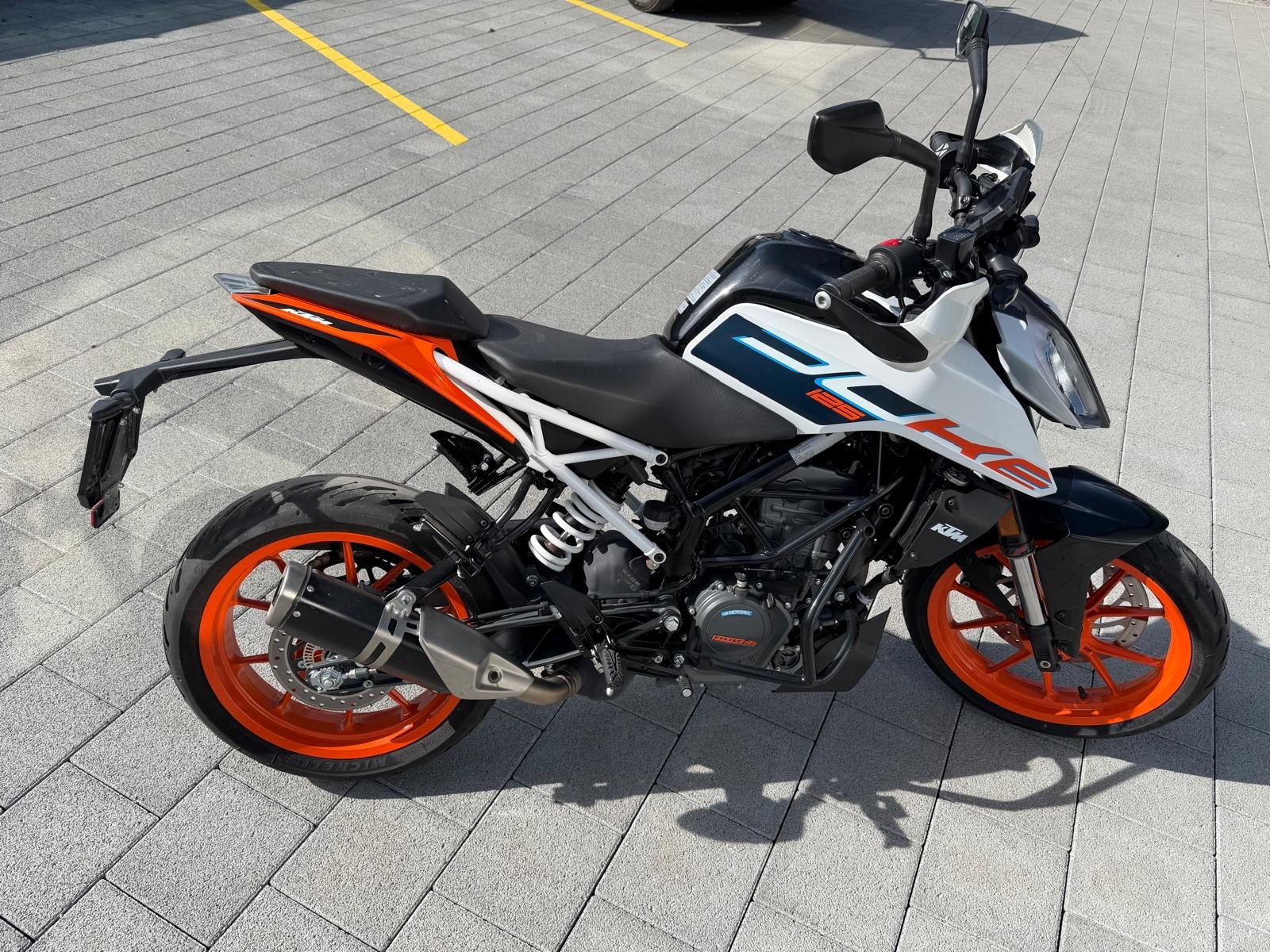 KTM 125 Duke-image-2