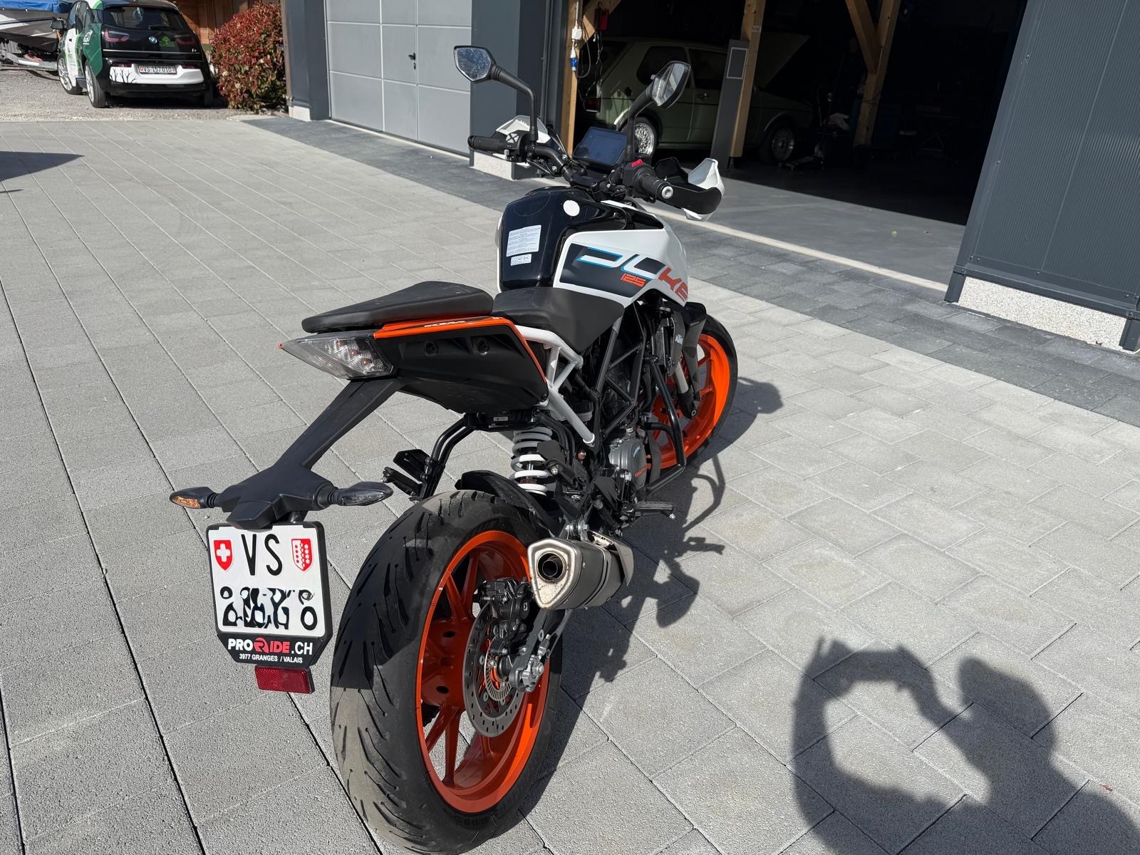KTM 125 Duke-image-1
