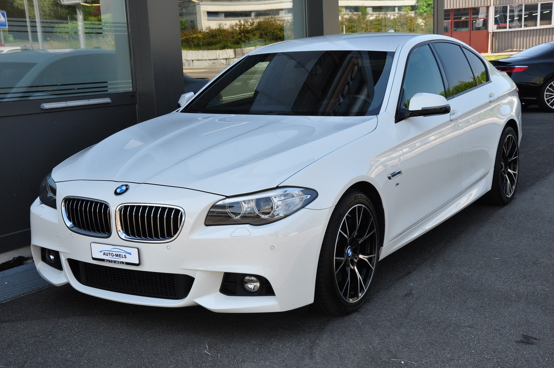 BMW 525d xDrive Steptronic M Sport-showroom-element-2