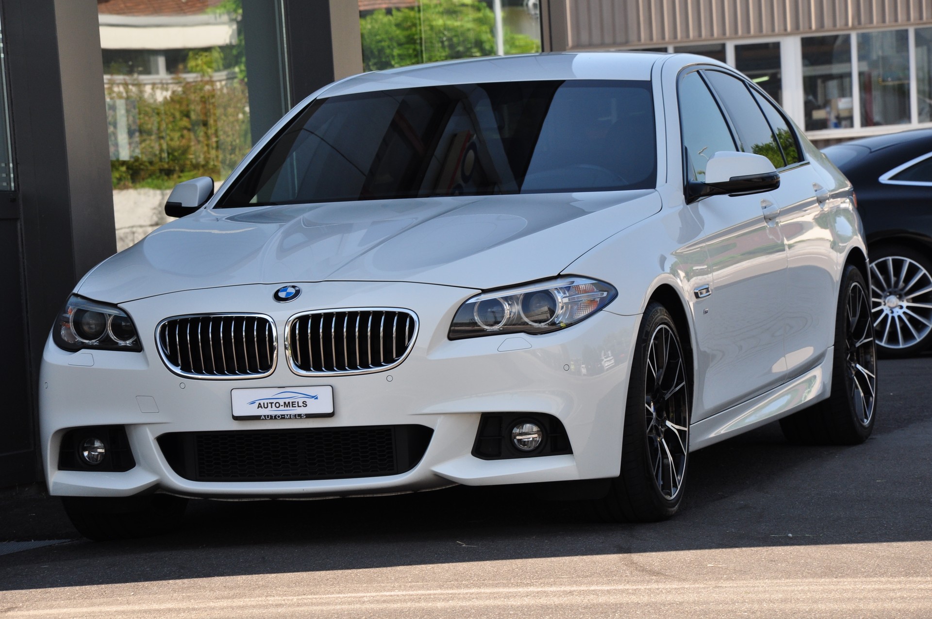 BMW 525d xDrive Steptronic M Sport-showroom-element-3