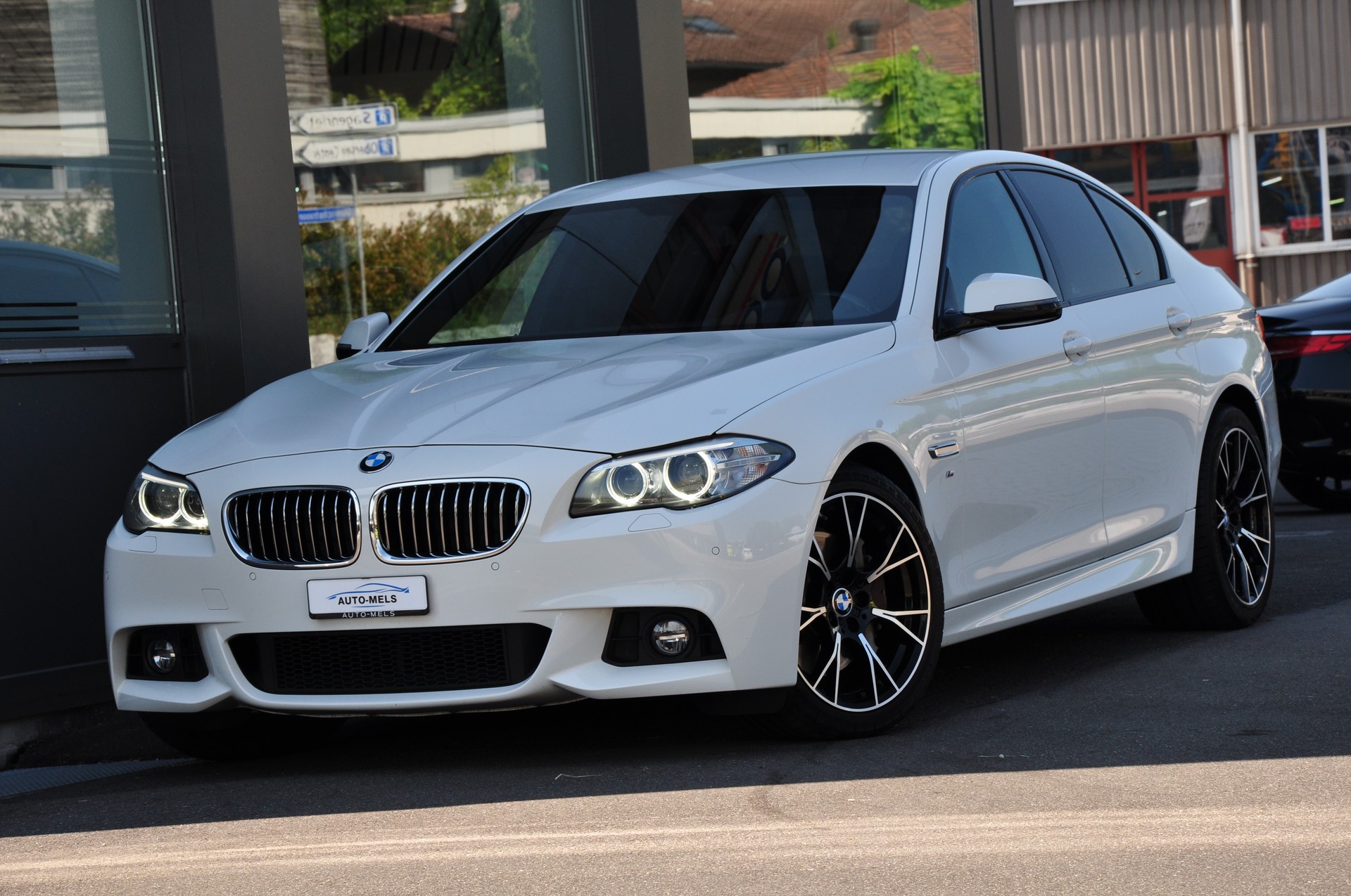 BMW 525d xDrive Steptronic M Sport-showroom-element-1