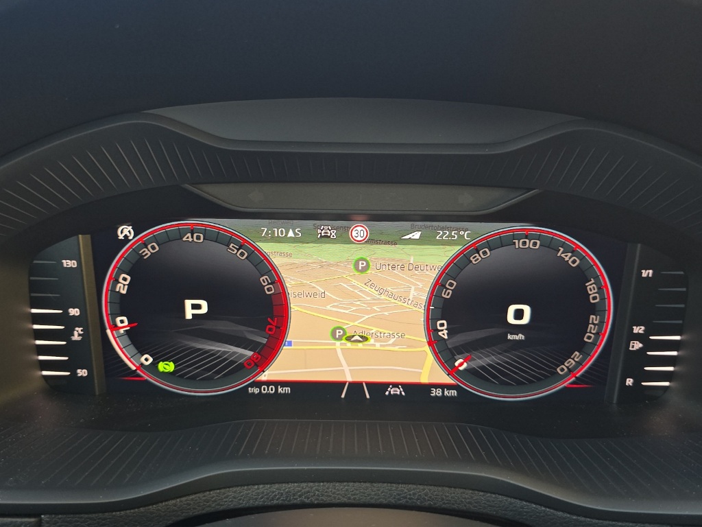 SKODA Karoq 1.5 TSI SportLine DSG-image-18
