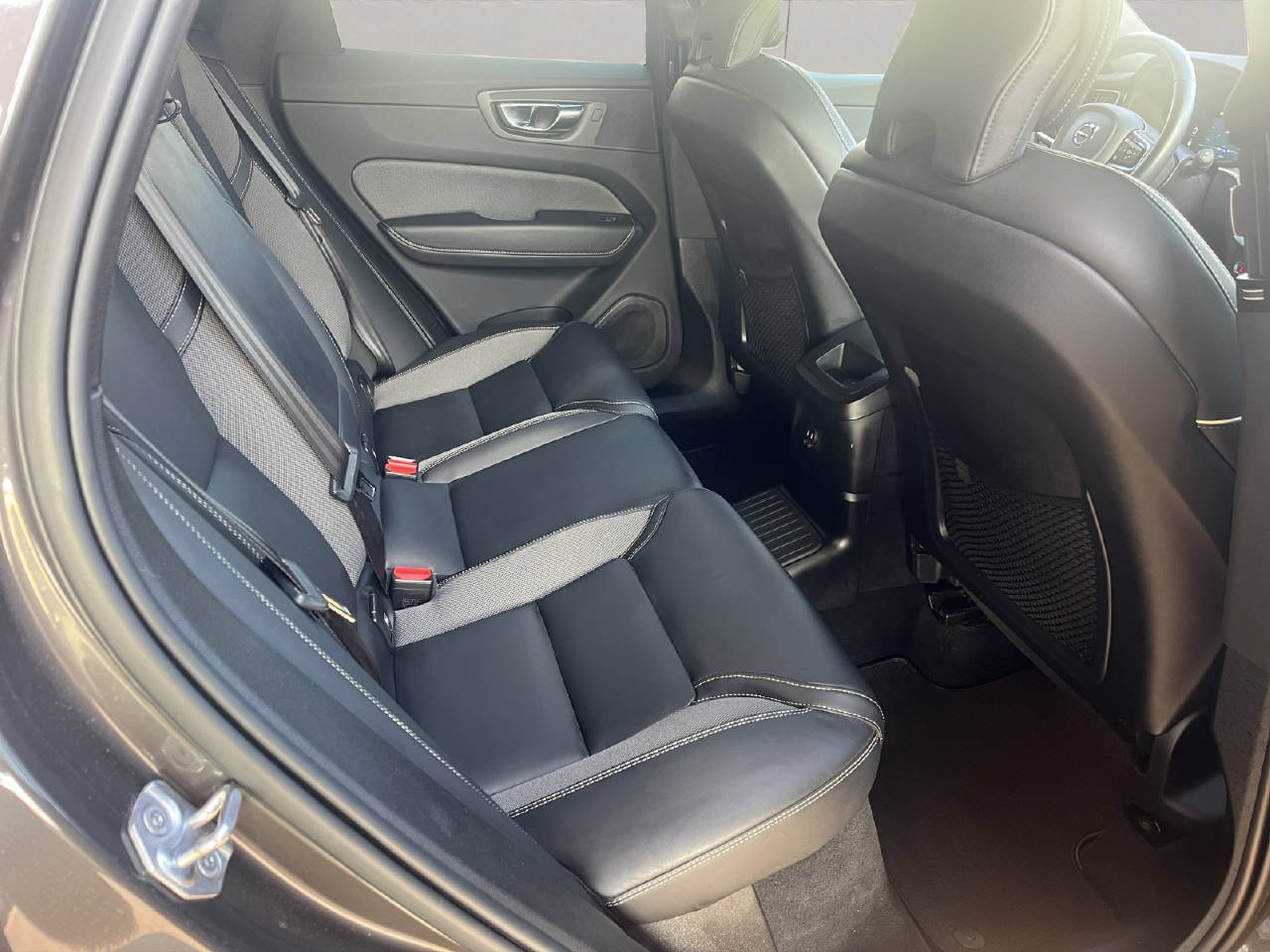 VOLVO XC60 2.0 T6 TE R-Design eAWD-image-11