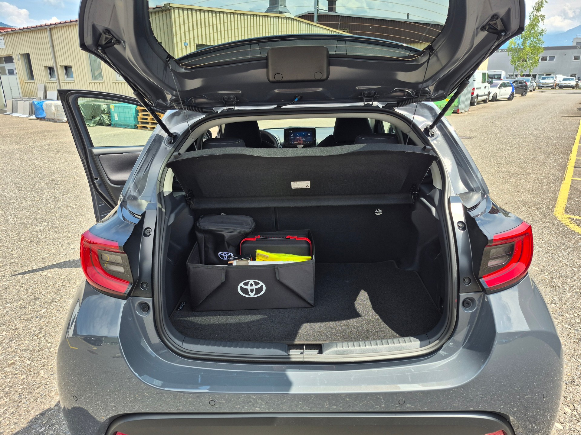 TOYOTA Yaris 1.5 Trend e-CVT-image-10