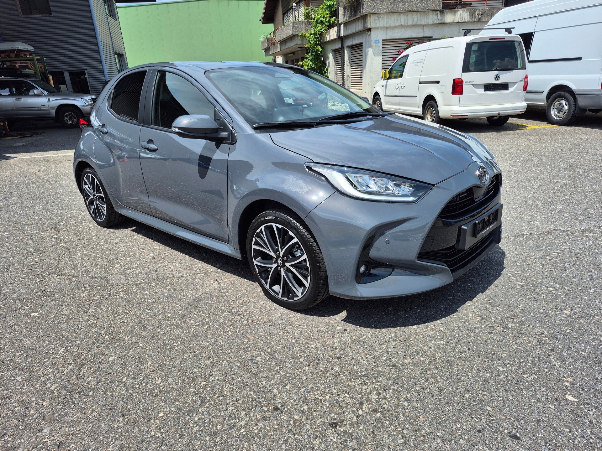 TOYOTA Yaris 1.5 Trend e-CVT-showroom-element-2