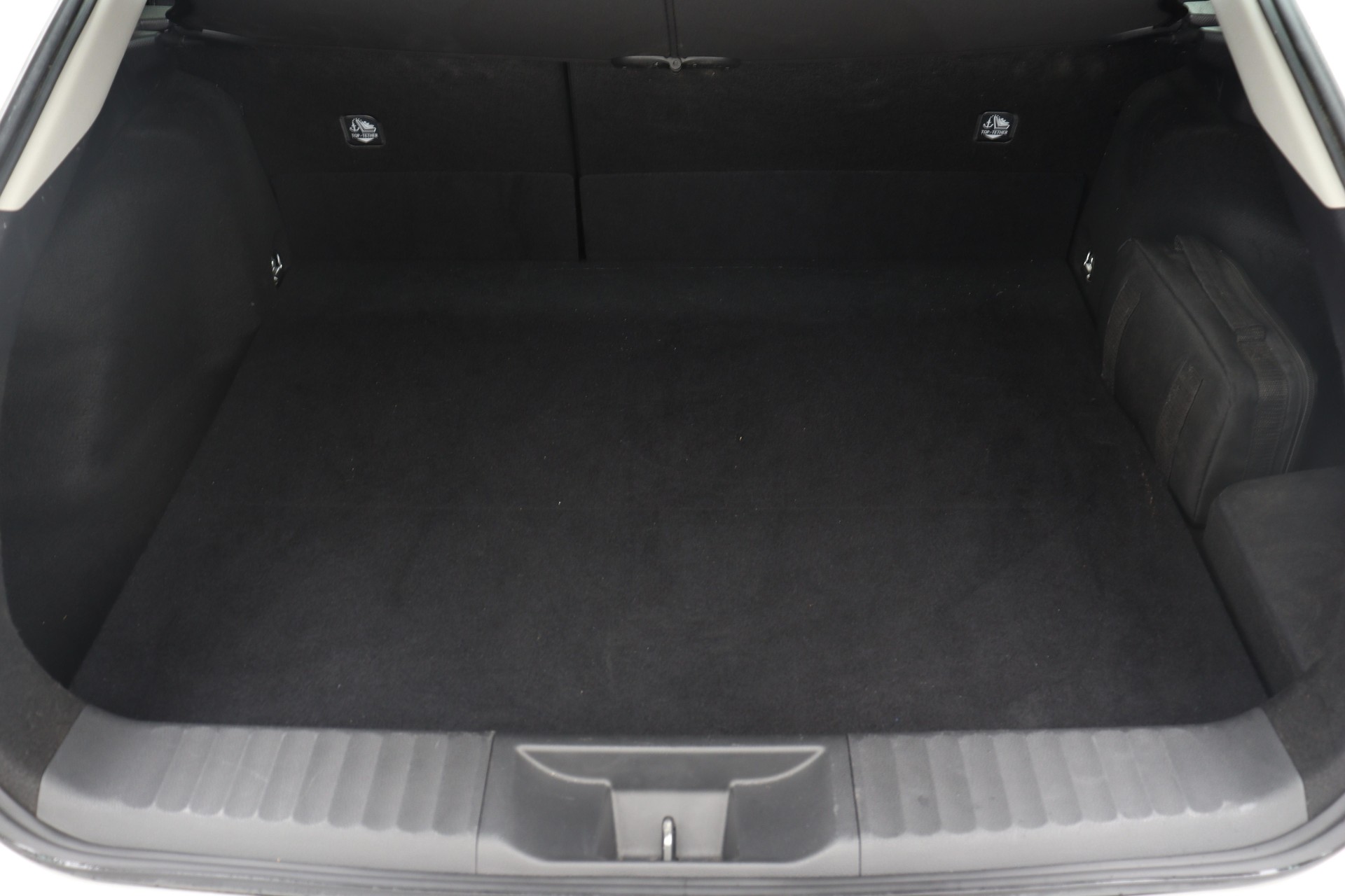 TOYOTA Prius 2.0 Plug-In-Hybrid Style-image-7