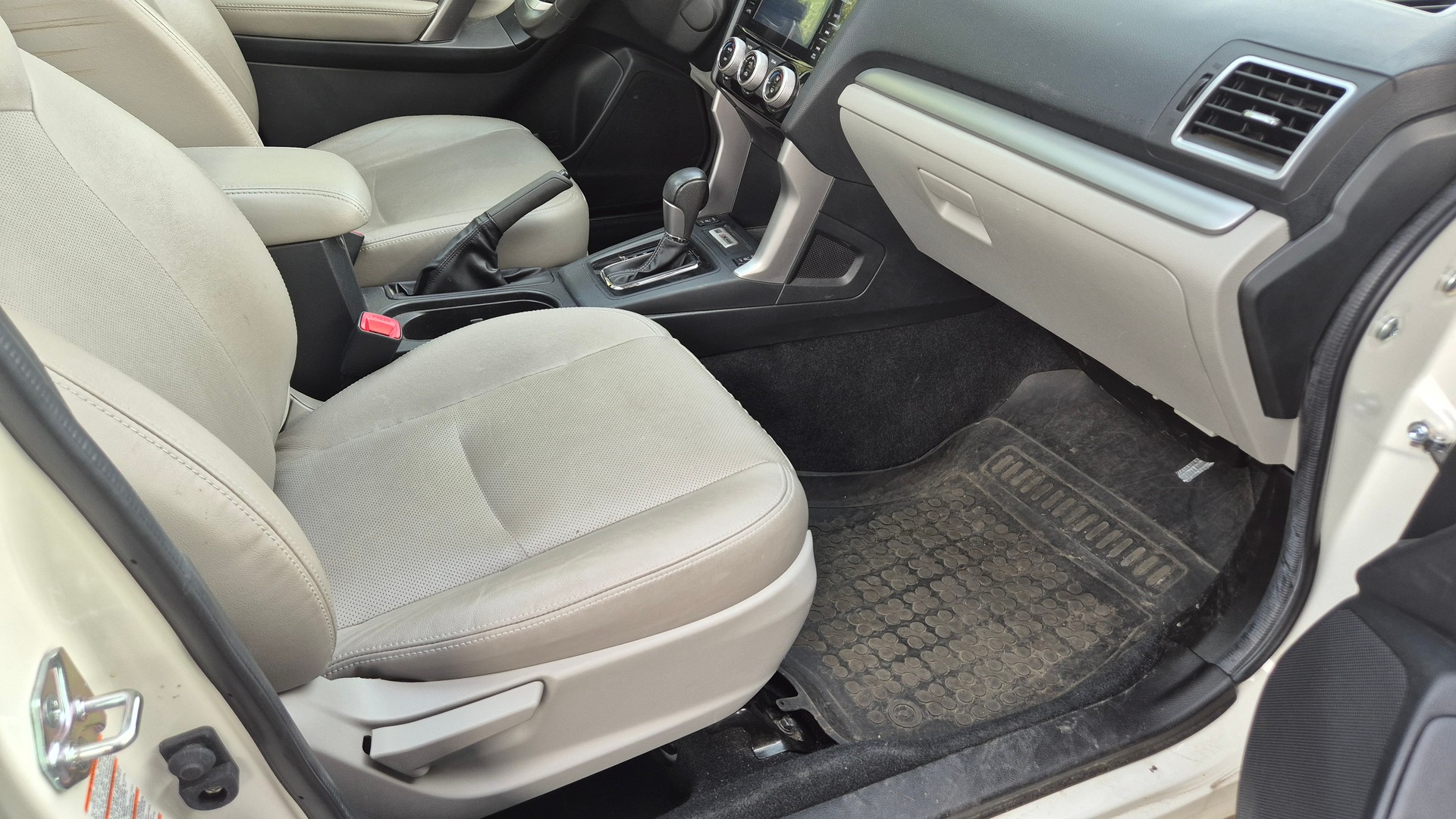 SUBARU Forester 2.0D Swiss Lineatronic-image-11