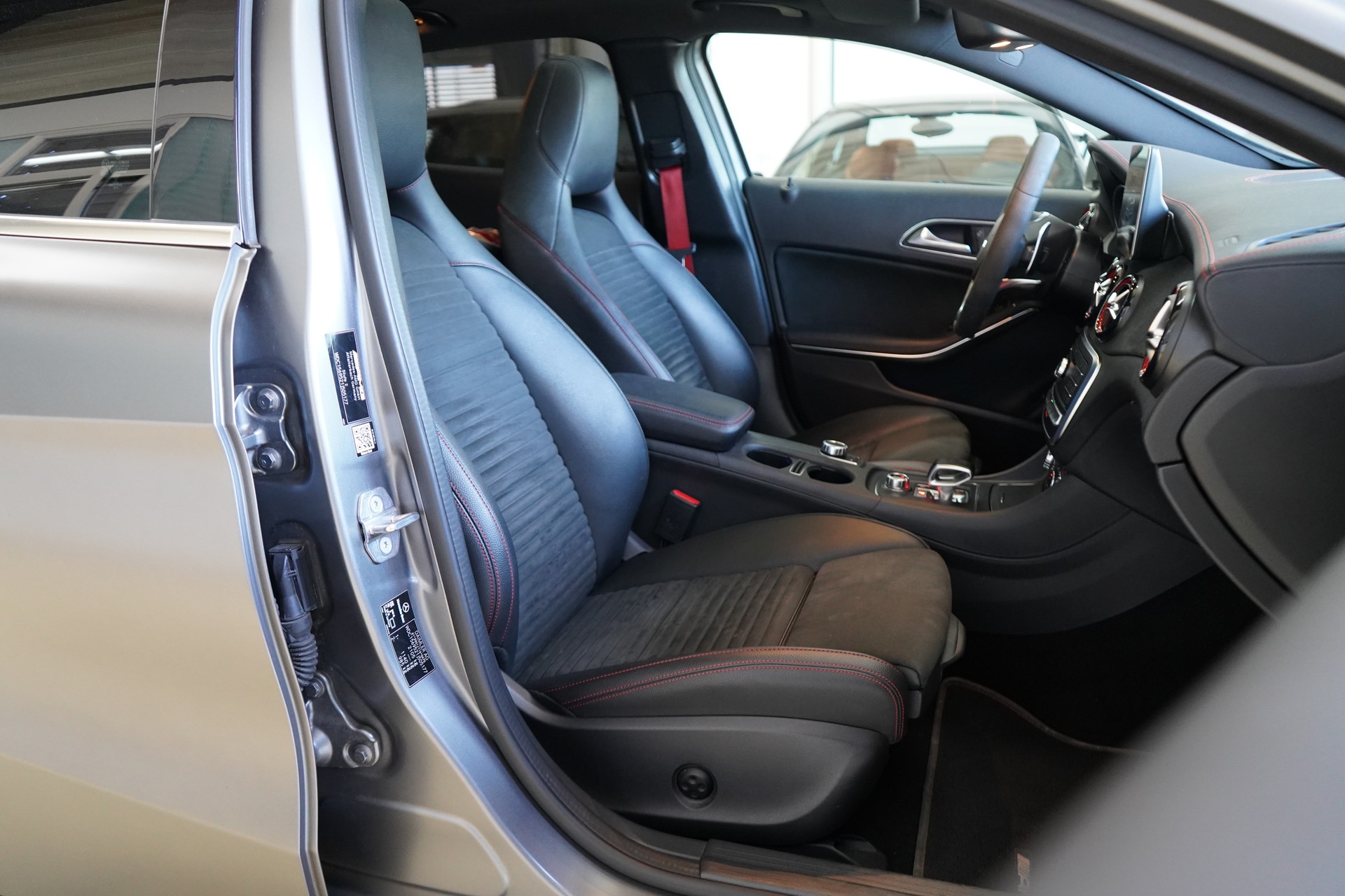 MERCEDES-BENZ GLA 45 AMG 4Matic 7G-DCT-image-30