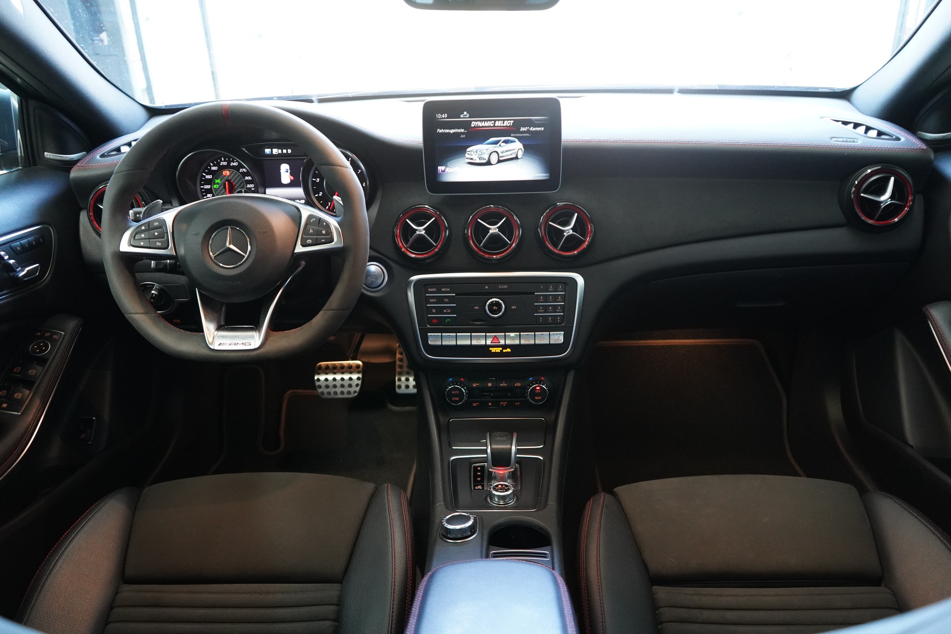 MERCEDES-BENZ GLA 45 AMG 4Matic 7G-DCT-image-28