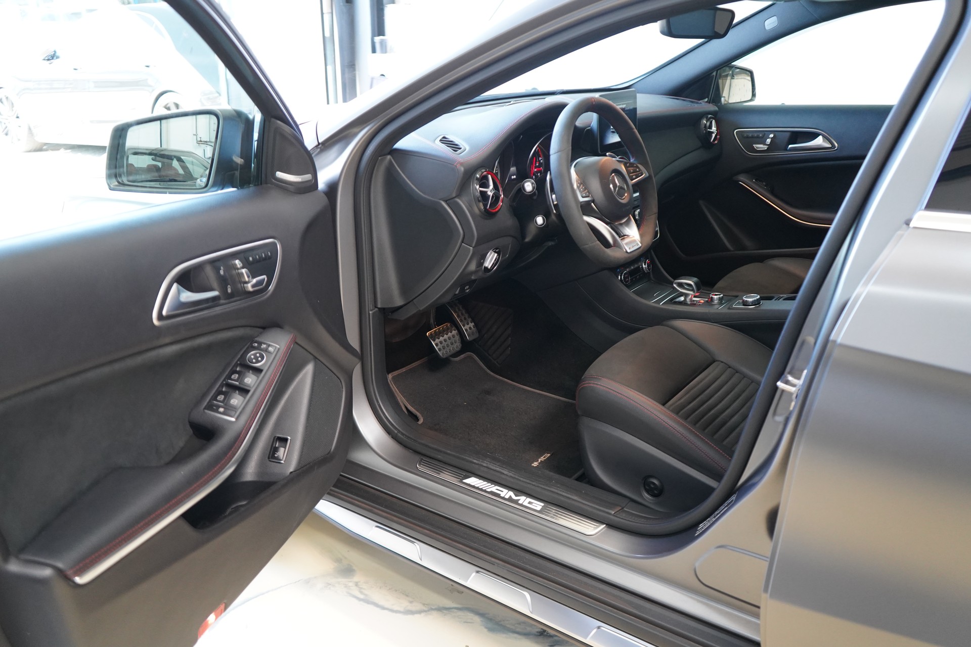 MERCEDES-BENZ GLA 45 AMG 4Matic 7G-DCT-image-15