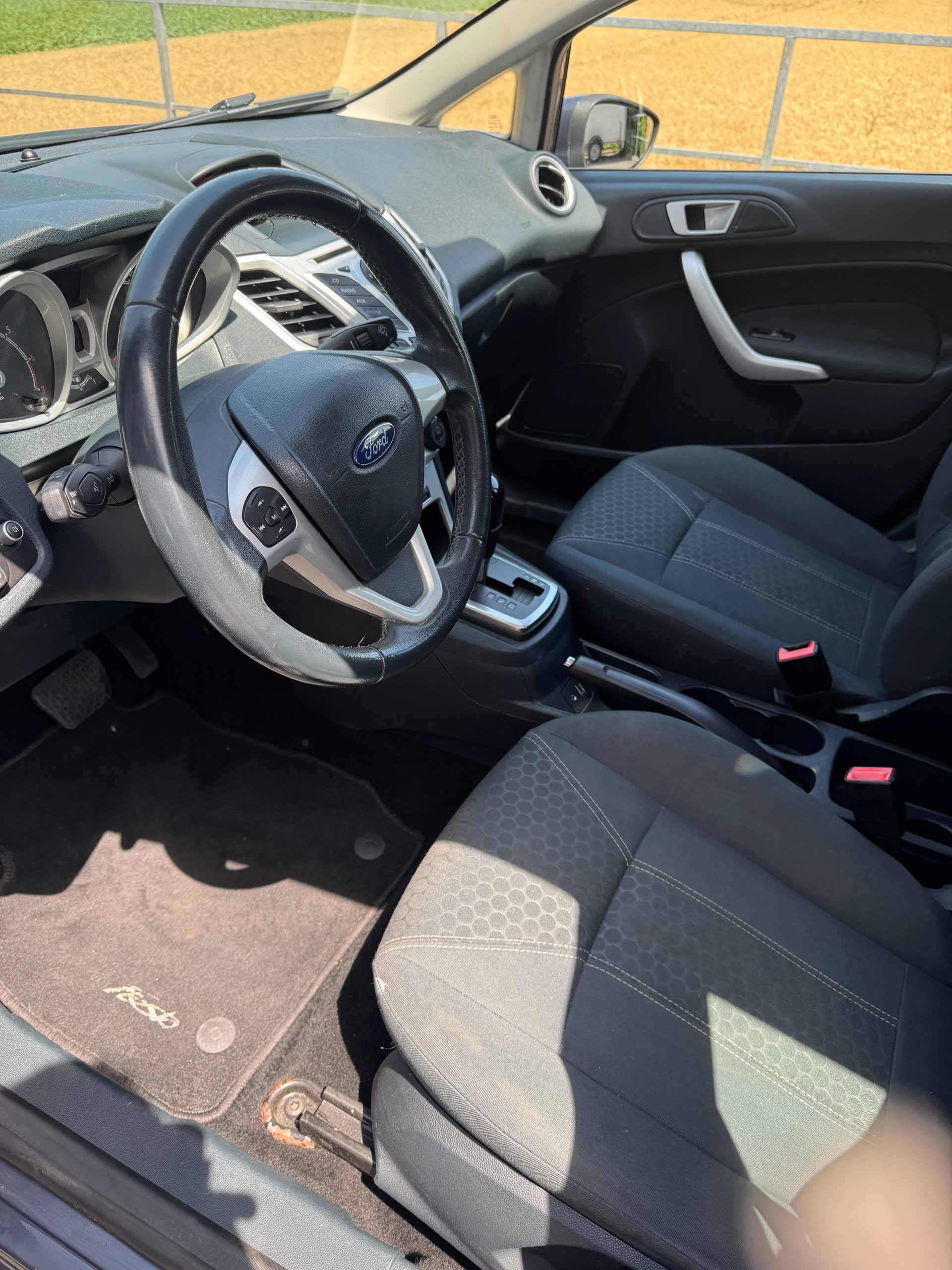 FORD Fiesta 1.4 16V Trend+ Automatic-image-10