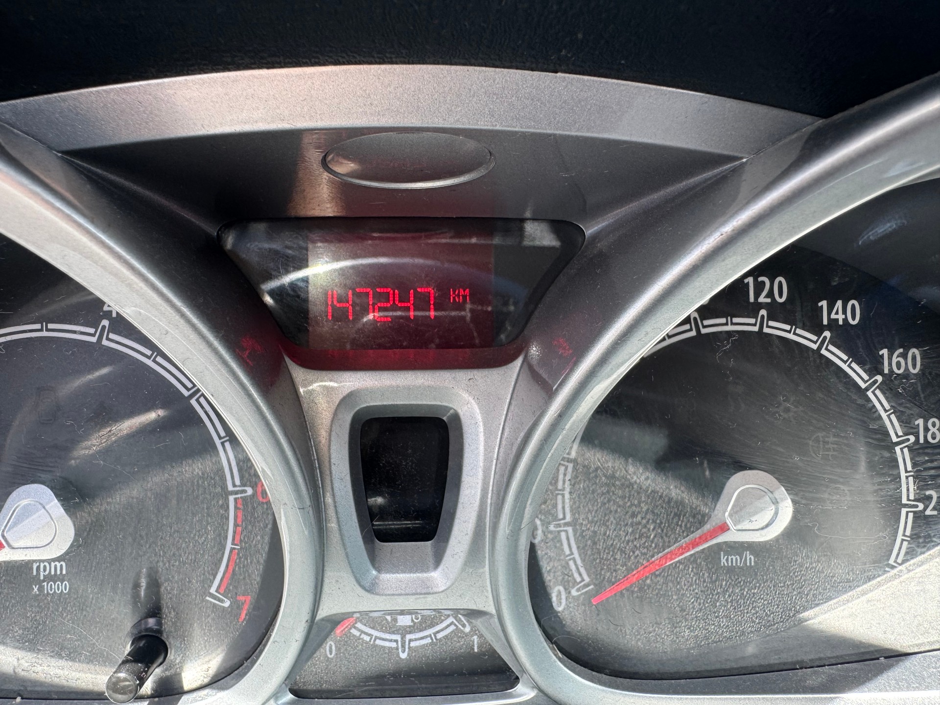 FORD Fiesta 1.4 16V Trend+ Automatic-image-14